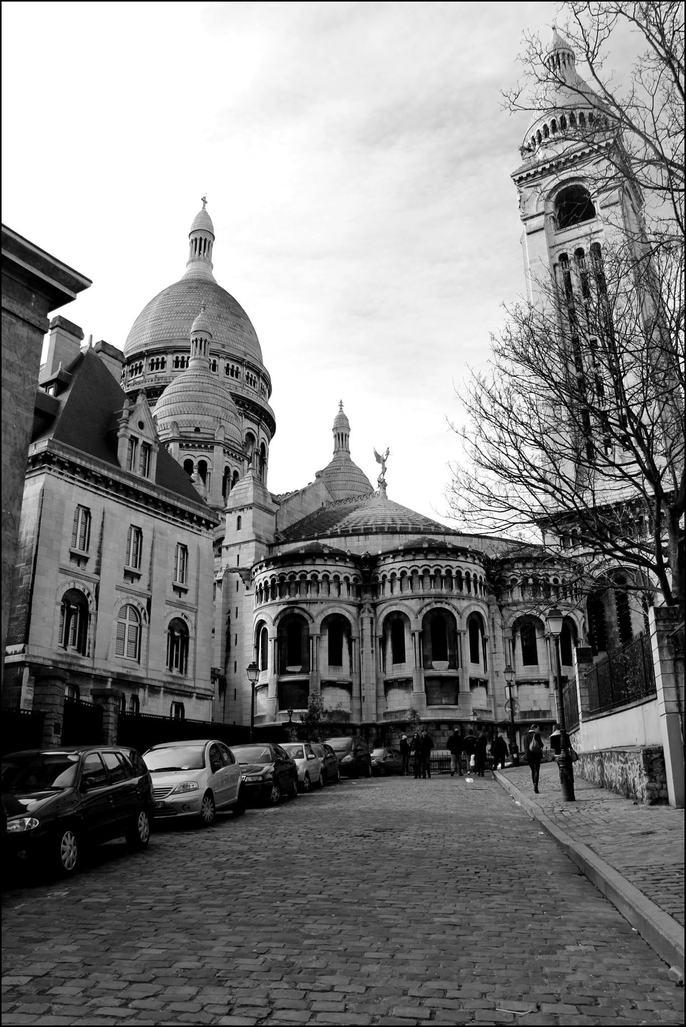 the past, cathedral, outdoors, history, belief, dome, black And White, spirituality, built structure, architecture, church, motor vehicle, city, black white, Phone HD Wallpaper