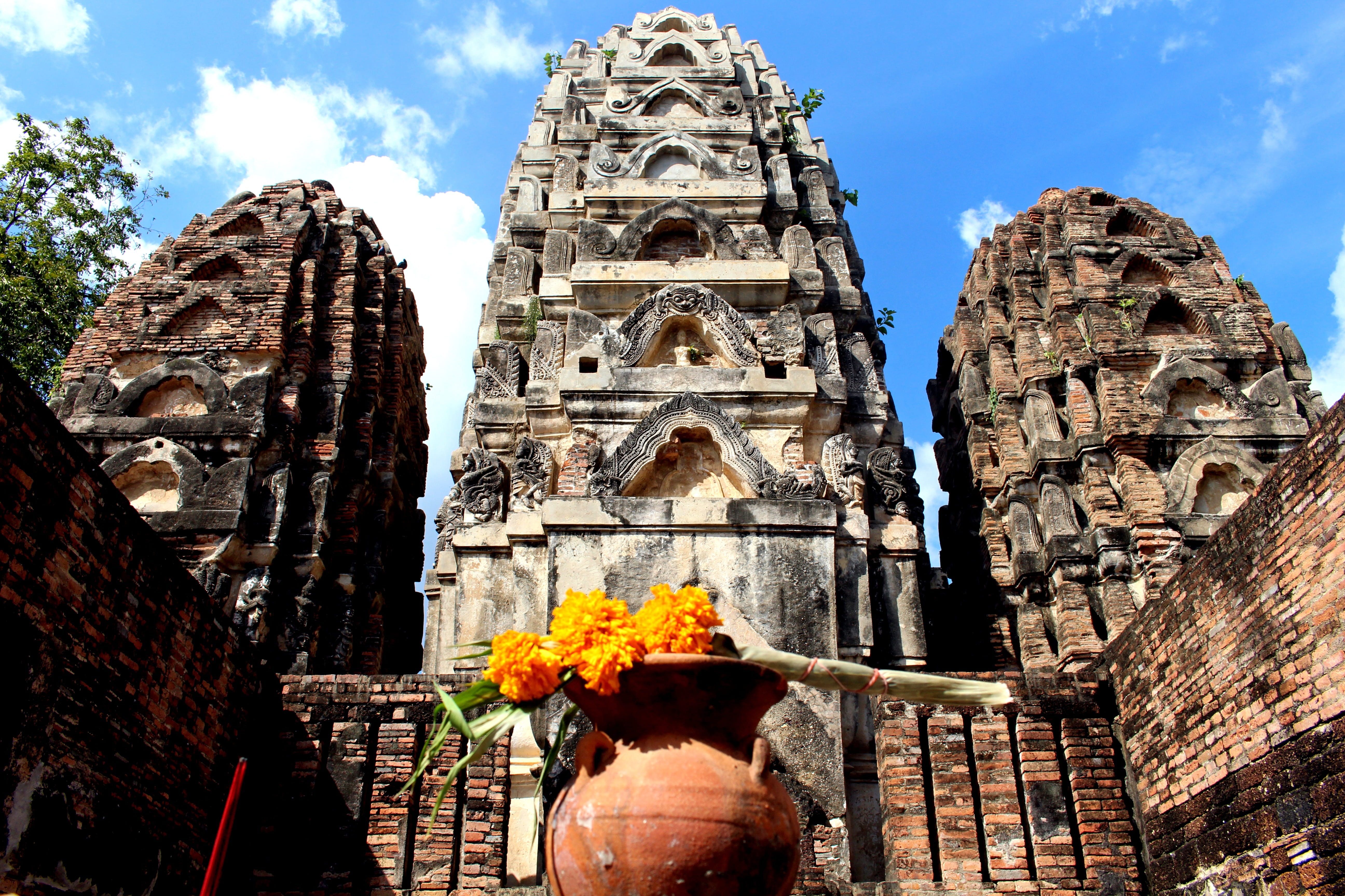 sky, east Asian Culture, temple complex, worth a visit, cultures, religion, praying, the past, temple - Building, historically, low angle view, nature, HD Wallpaper