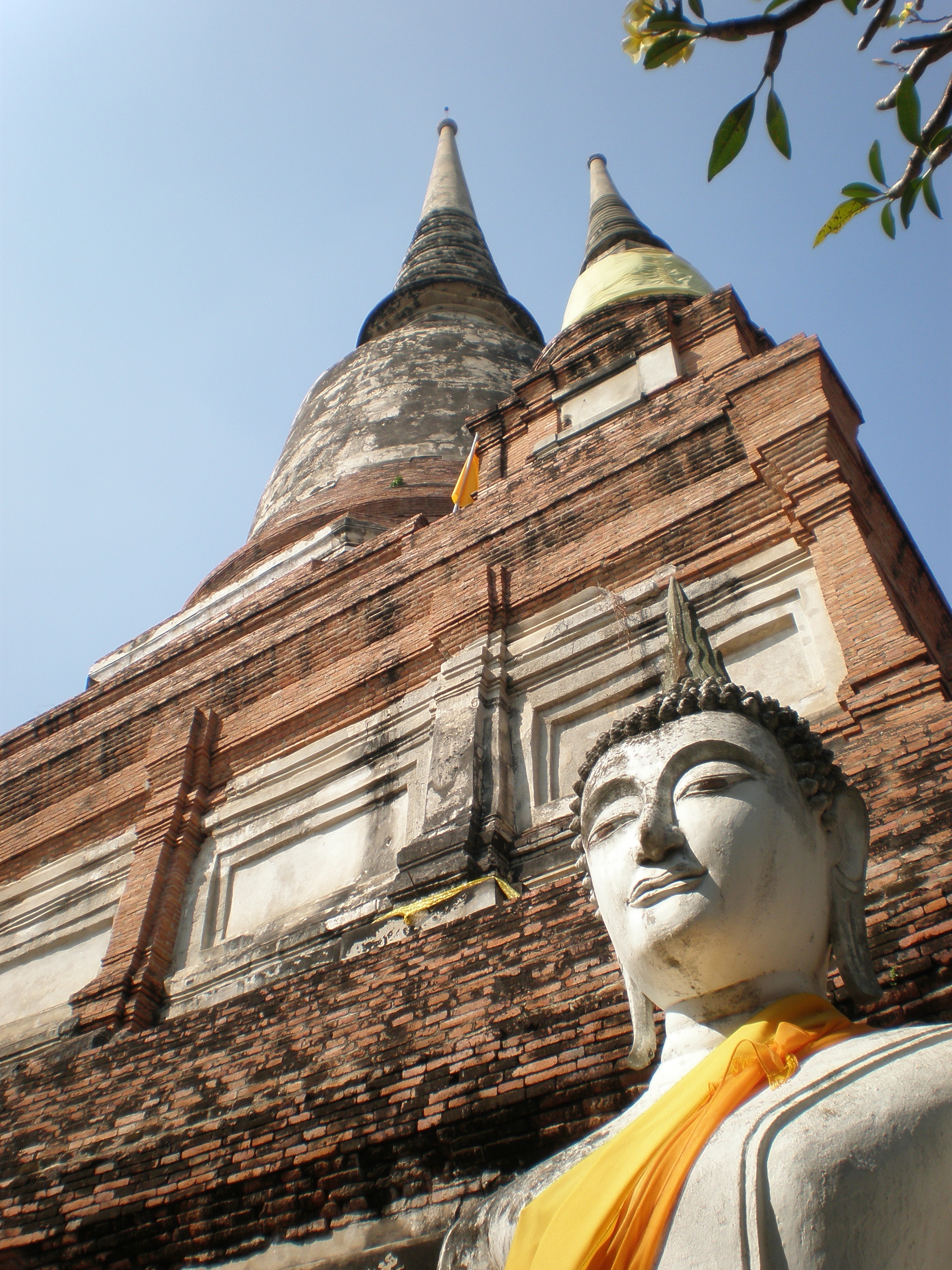 pagoda, human representation, sculpture, religion, wat, low angle view, place of worship, creativity, belief, building exterior, famous Place, temple, statue, Phone HD Wallpaper