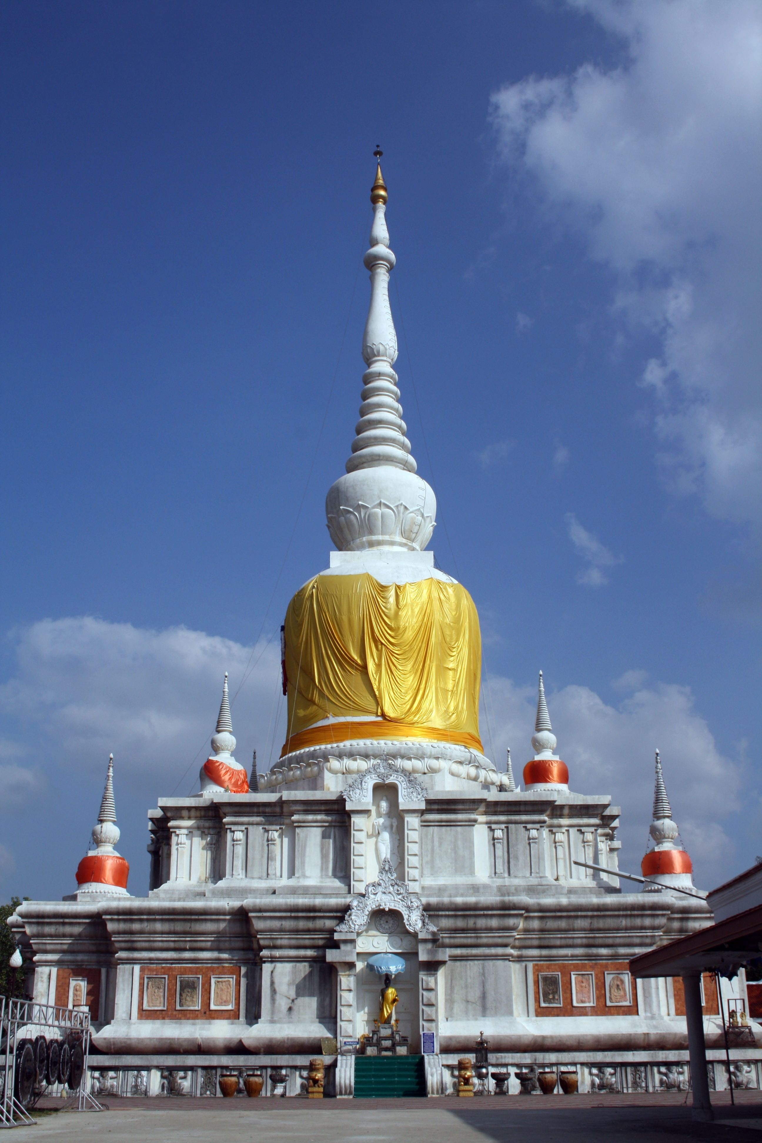 ornate, low angle view, thailand, no people, outdoors, building exterior, spire, built structure, ayuthaya, travel destinations, spirituality, pagoda, architecture, Phone HD Wallpaper