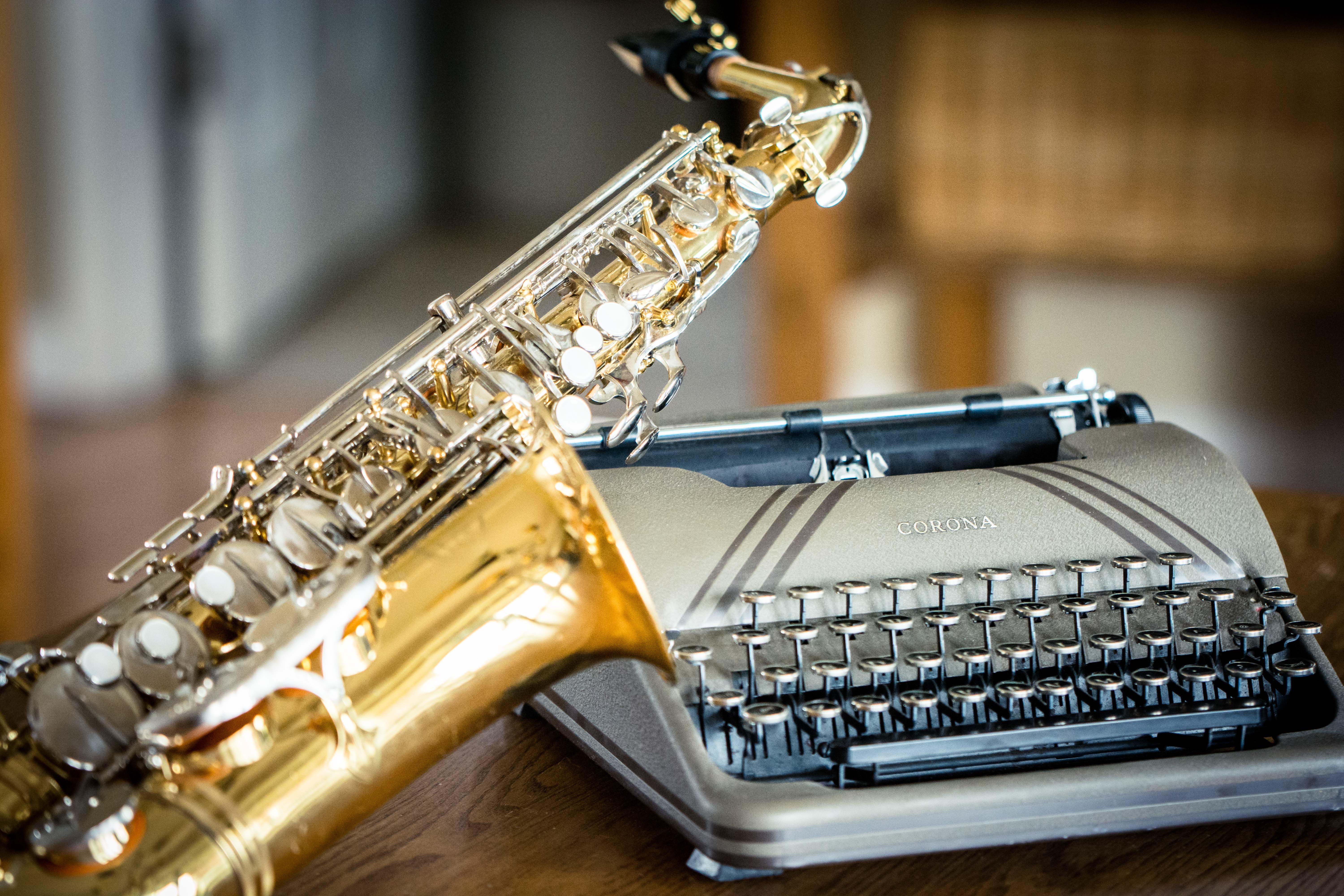 old, classic, close-up, keyboard, traditional, no people, typist, gold colored, technology, indoors, saxaphone, tech, the past, vintage, saxophone, desk, HD Wallpaper