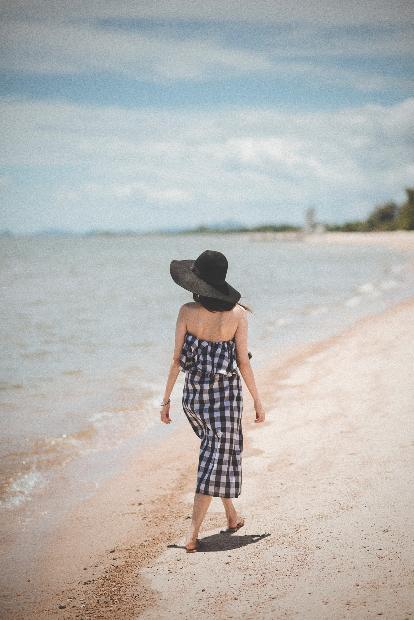 one person, hairstyle, model, sand, sun hat, vacations, casual clothing, sky, women, rear view, outdoors, beach, walking, water, Asian, hair, Thai, full length, Phone HD Wallpaper
