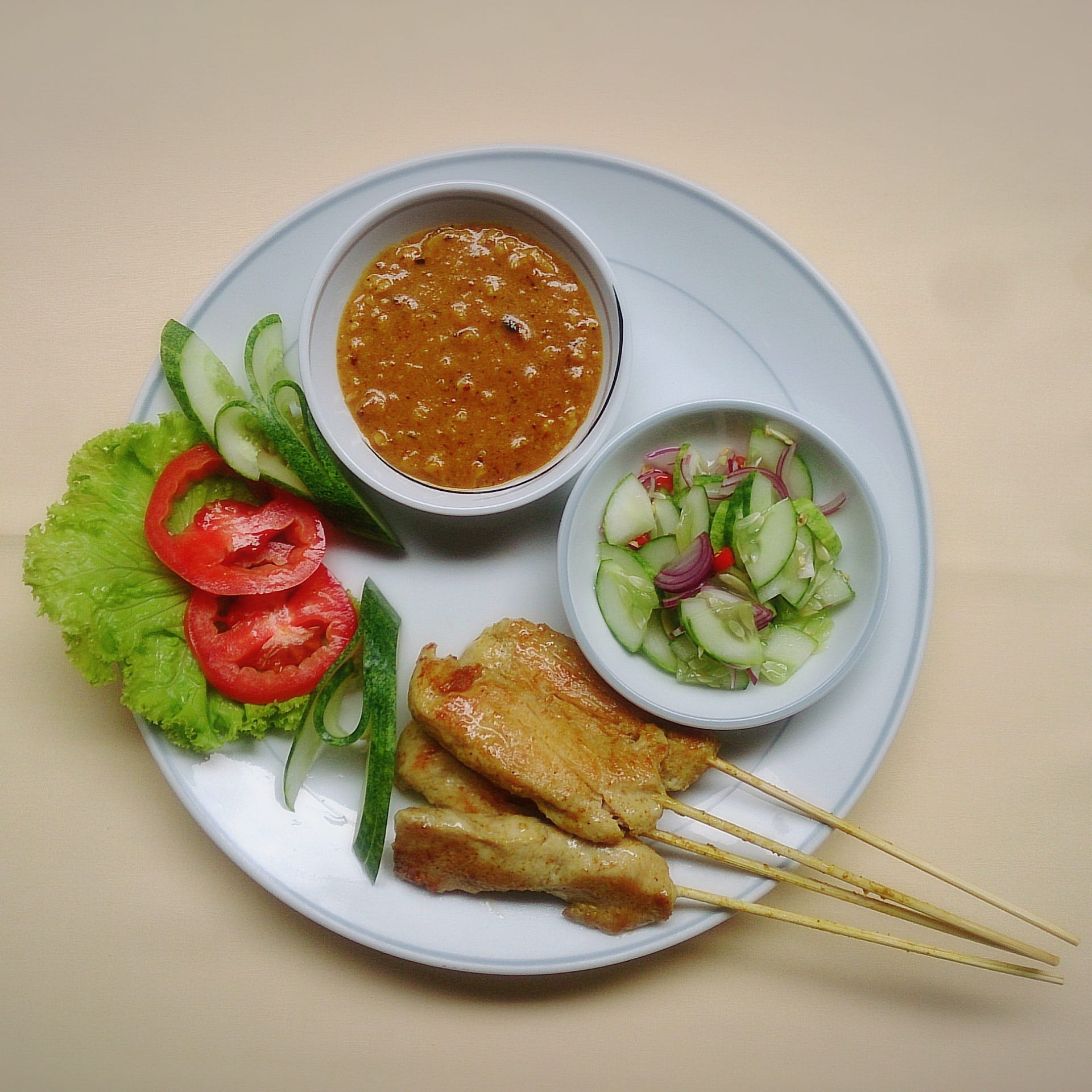 healthy eating, high angle view, Skewer, table, bowl, 1080P, meat, dipping sauce, meal, ready-to-eat, still life, plate, food, fruit, vegetable, wellbeing, Phone HD Wallpaper