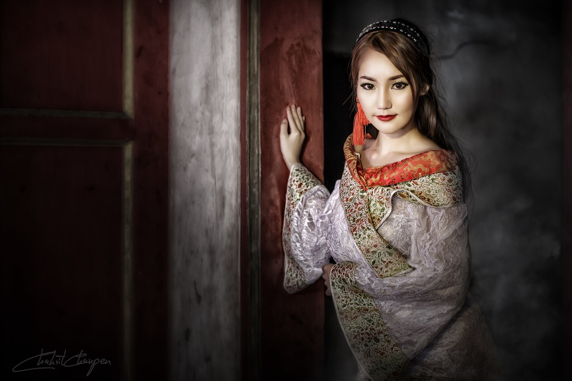 indoors, 1080P, clothing, Portrait, Dress, looking at camera, smiling, Asian, standing, beautiful woman, beauty, waist up, young adult, one person, emotion, HD Wallpaper
