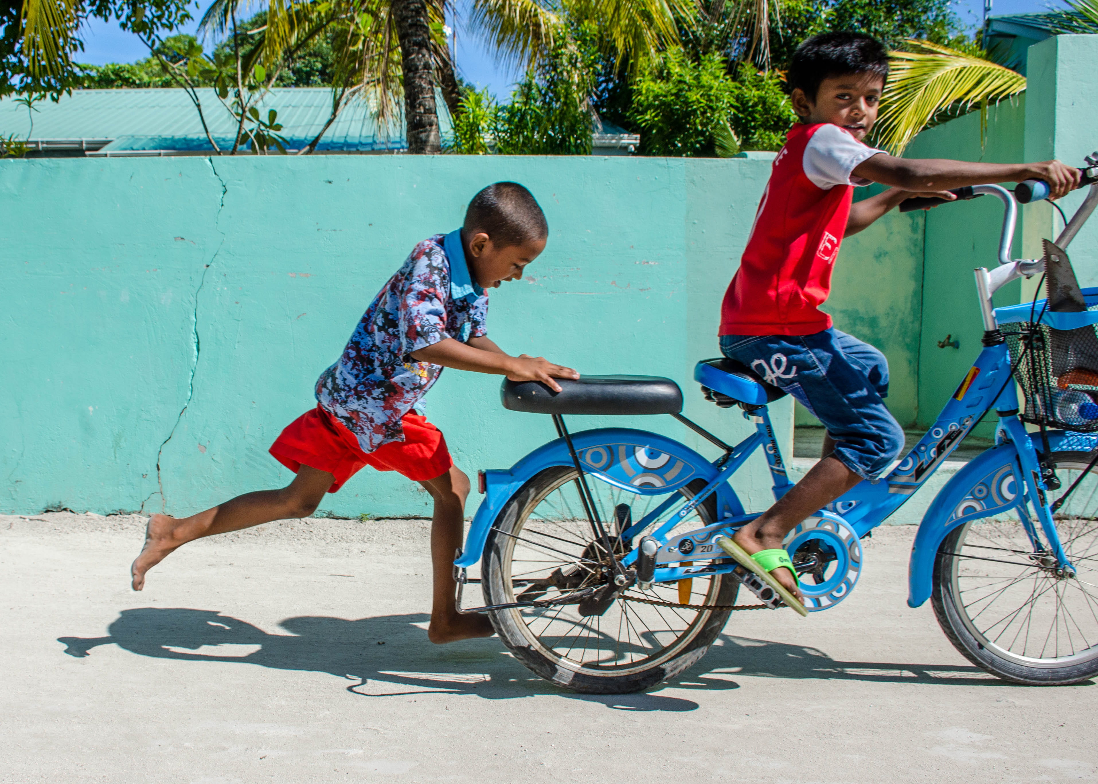 bicycle, near, casual clothing, green, full length, positive emotion, another, stree, togetherness, leisure activity, boy, family, child, 2K, sunlight, HD Wallpaper