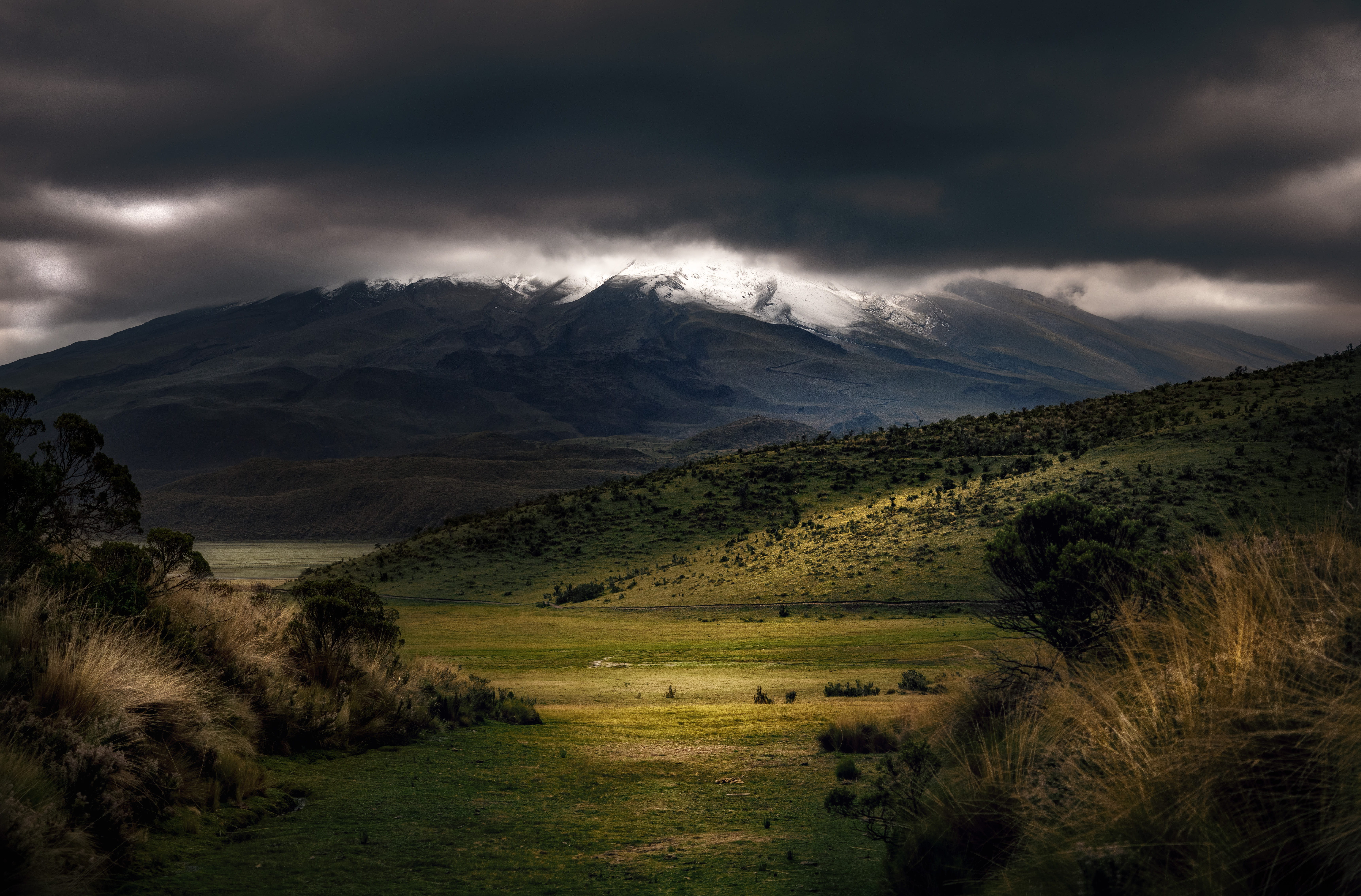 plain, valley, amazing light, atmosphere, mighty, scenics - nature, placidly, grass, cloud - sky, no people, land, snowcapped mountain, outdoors, ecuador, HD Wallpaper