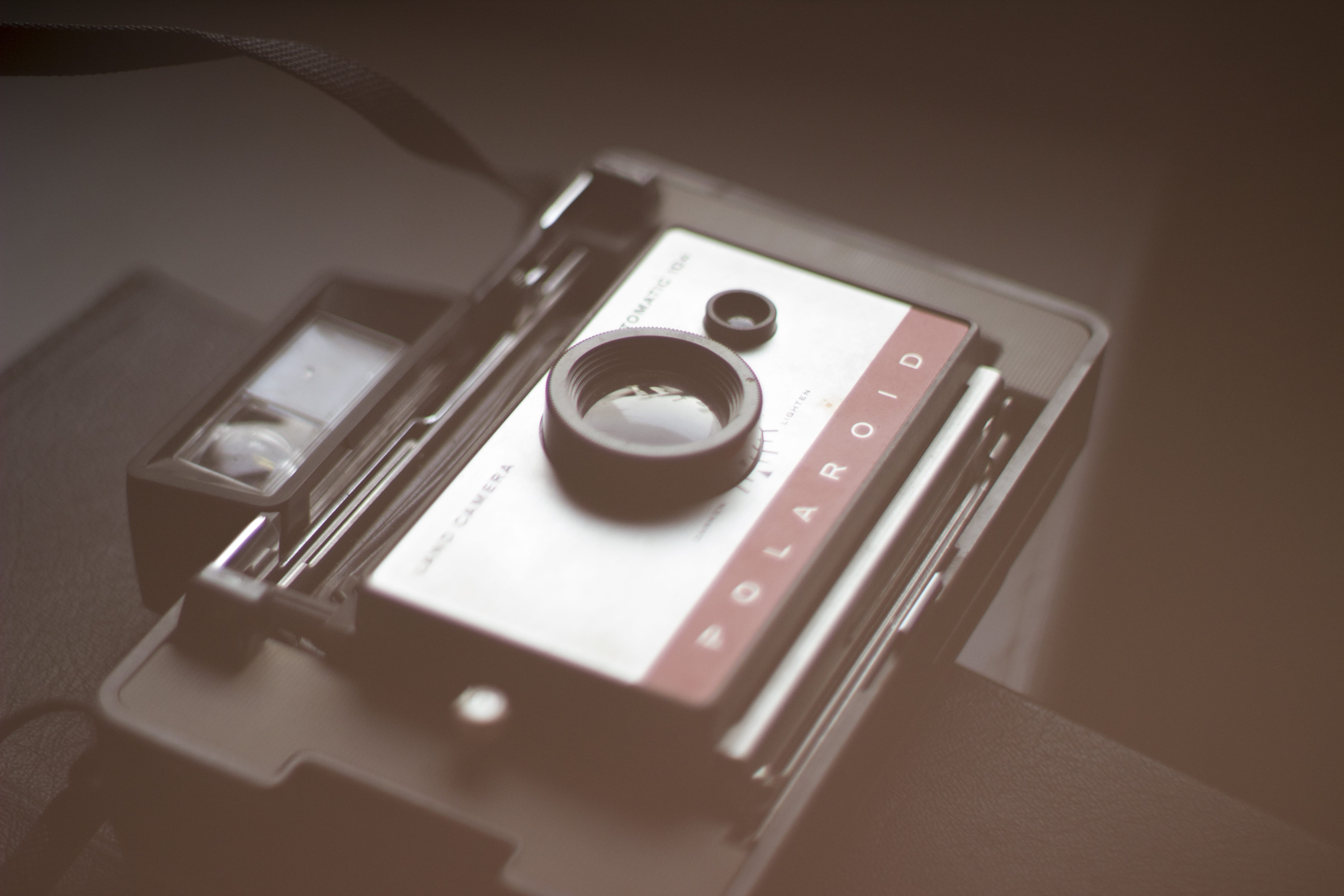 close-up, convenience, white, camera, red, film, 5K, technology, old, retro camera, indoors, studio shot, communication, electrical equipment, polaroid land camera, HD Wallpaper