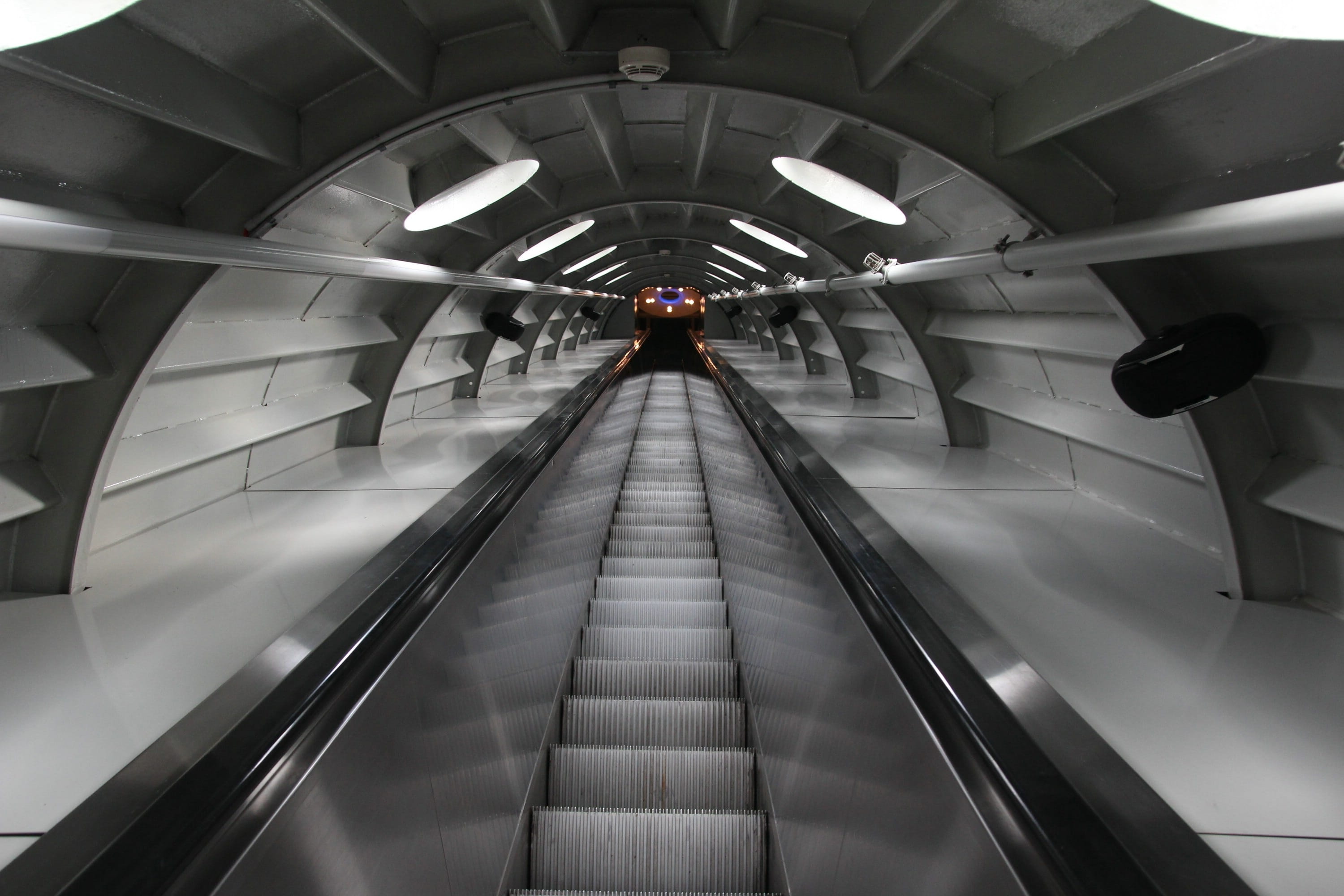 train, direction, convenience, the way forward, atomium, built structure, indoors, stairs, steps and staircases, city, concrete, transportation system, HD Wallpaper
