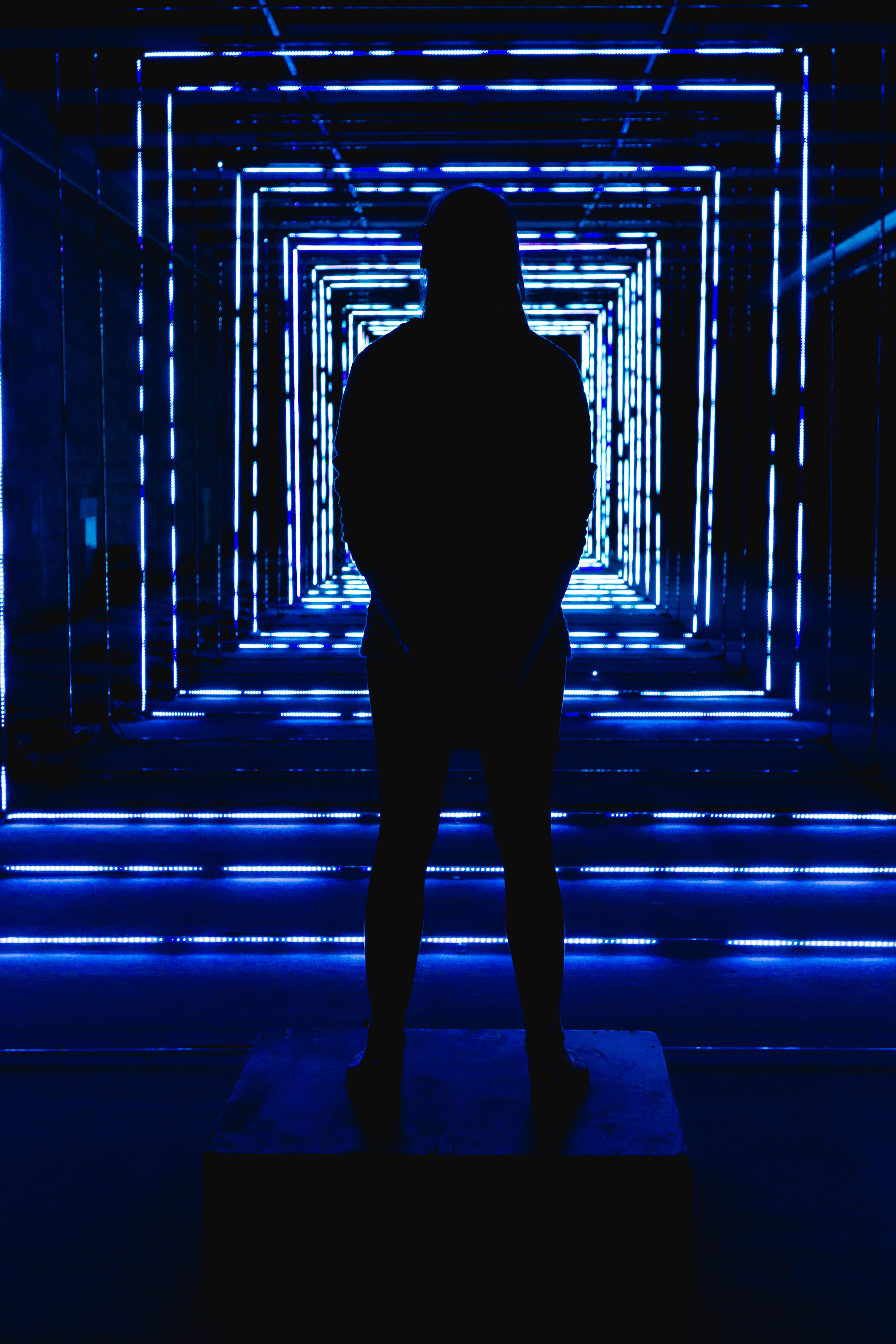 tunnel, lights, built structure, artsy, 5K, men, leisure activity, lifestyles, backlit, walking, adult, london, silhouette, man, illuminated, standing, Phone HD Wallpaper