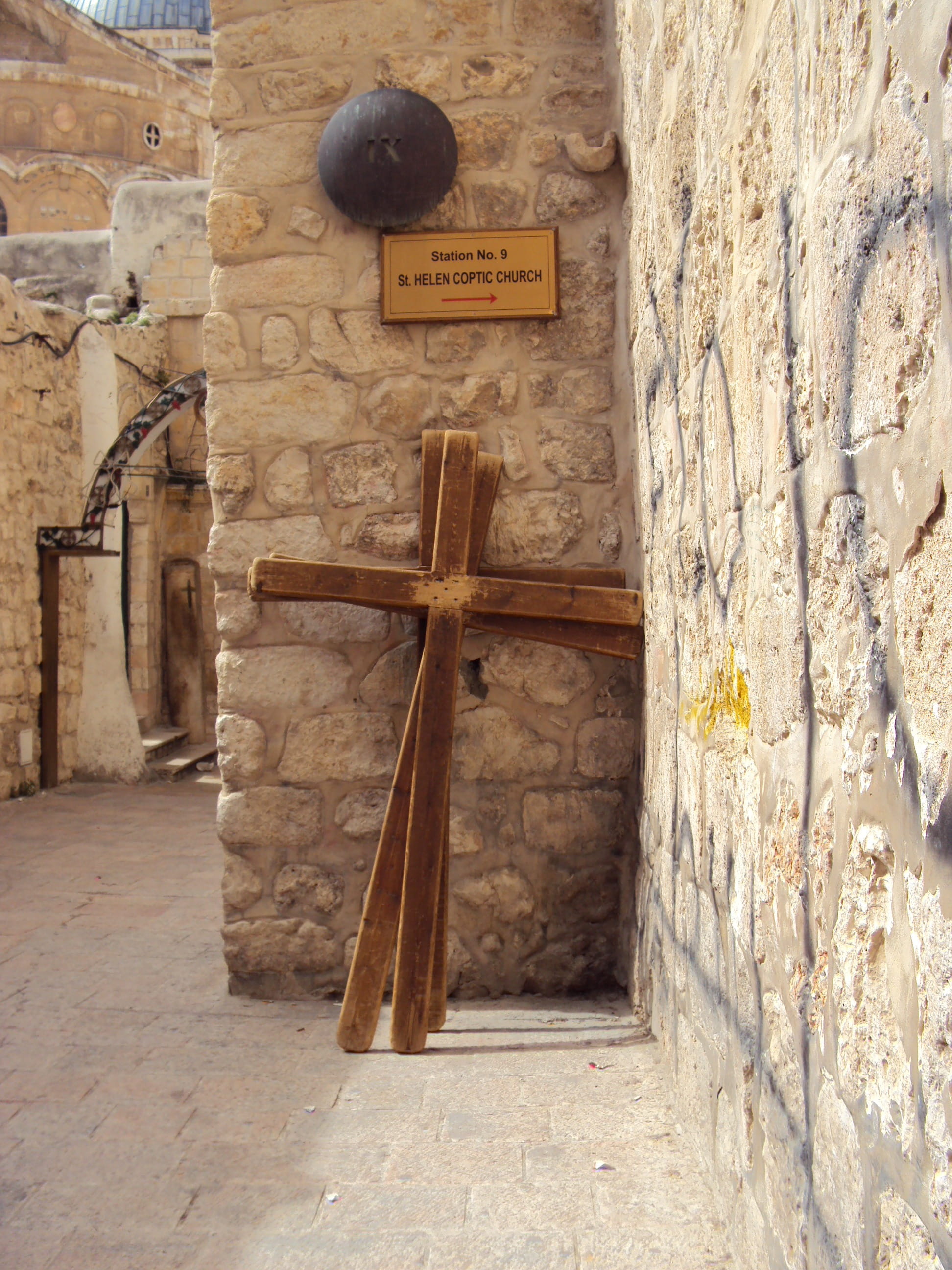god, religion, leaning, 2K, western script, Israel, Holy Land, sign, door, wall, wall - building feature, old, wooden cross, cross, message, stone wall, Phone HD Wallpaper