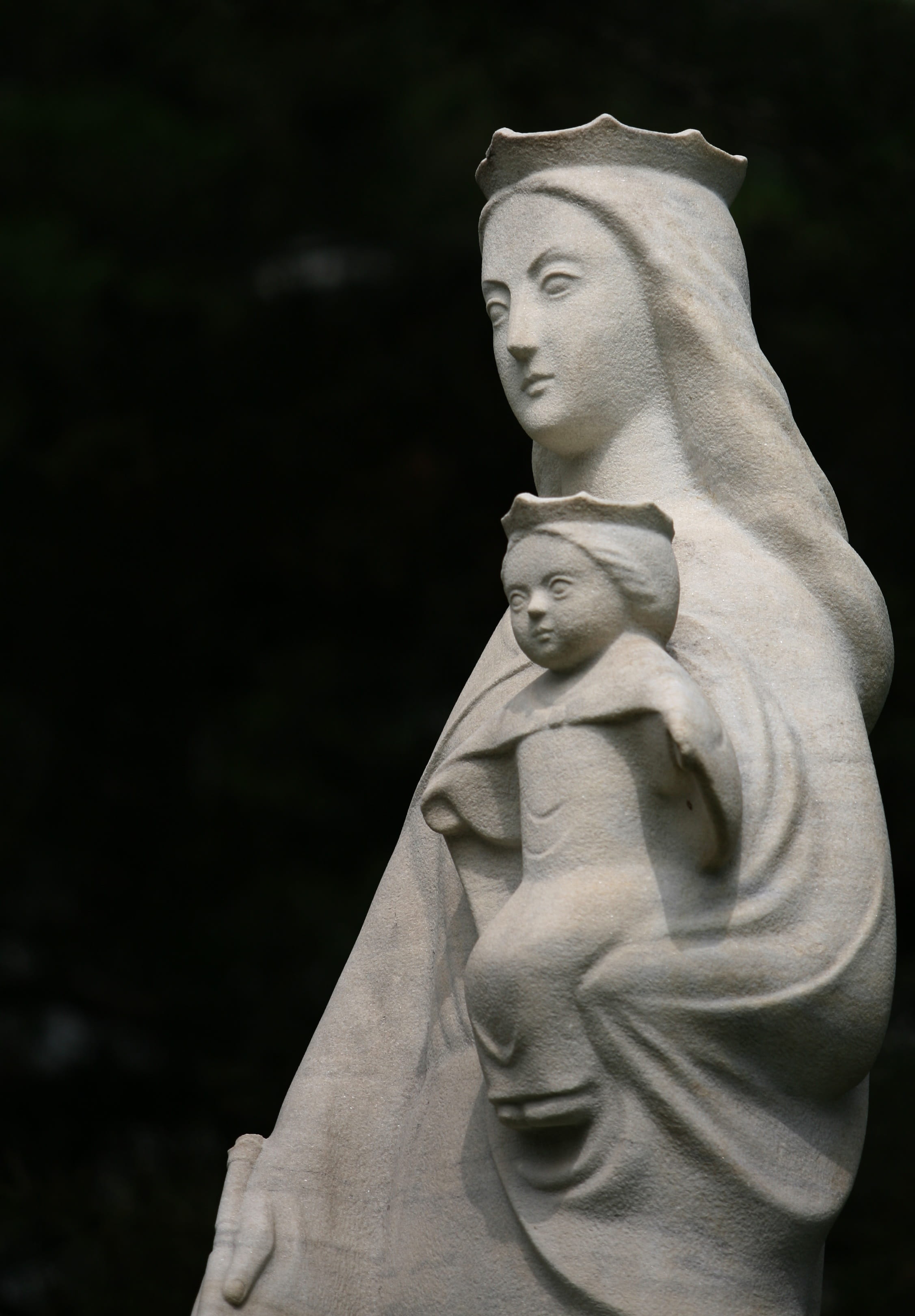 belief, male likeness, human representation, night, Sculpture, architecture, Religion, history, female likeness, the past, roman catholic, low angle view, Phone HD Wallpaper