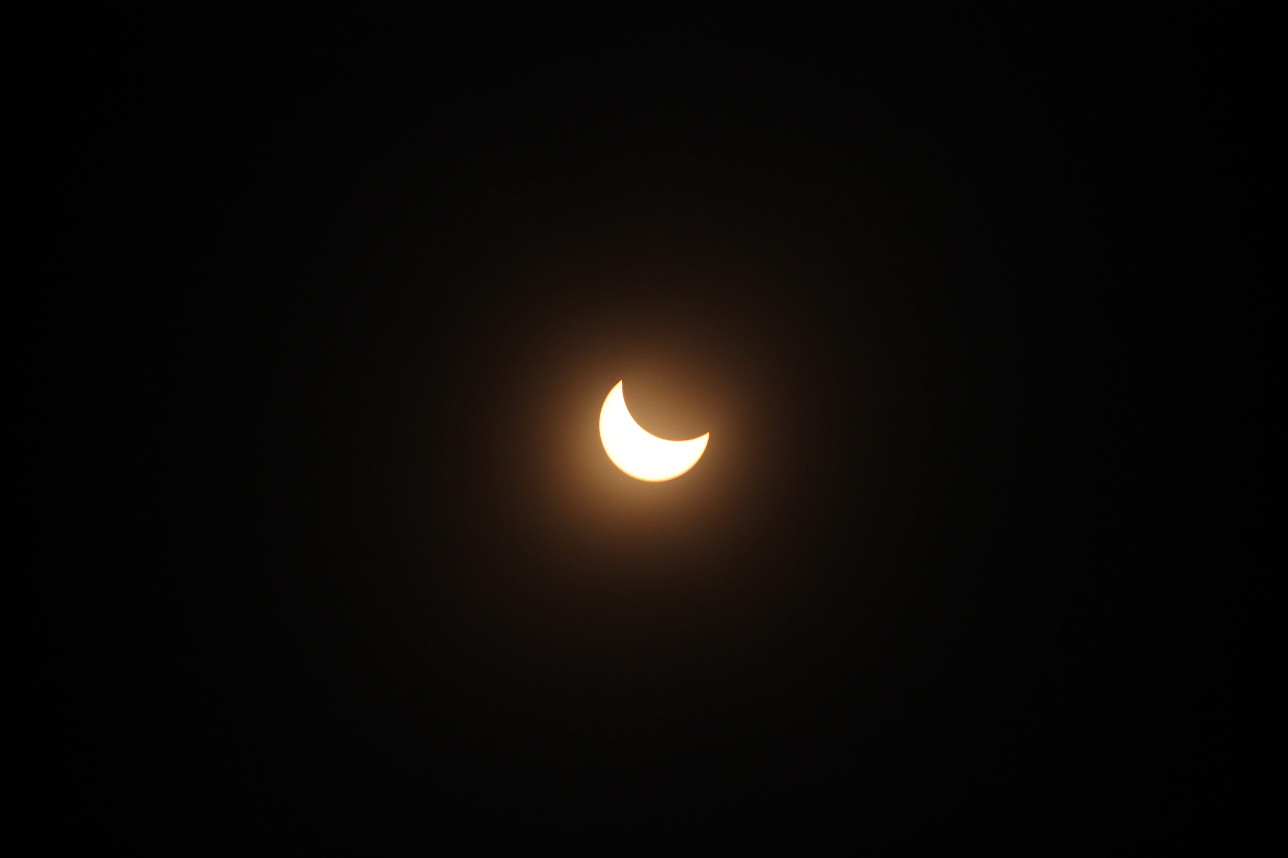 beauty in nature, madras, low angle view, no people, nature, luminosity, brightly lit, sky, moon, majestic, natural phenomenon, space and astronomy, eclipse, HD Wallpaper