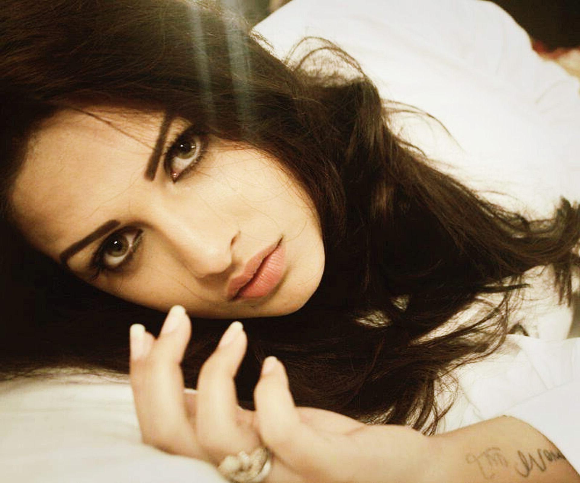 white, khurana, himanshi khurana, long, punjabi, sleeve, 1920x1600, s, women, shirt, punjabi model, 1080P, himanshi, model, HD Wallpaper