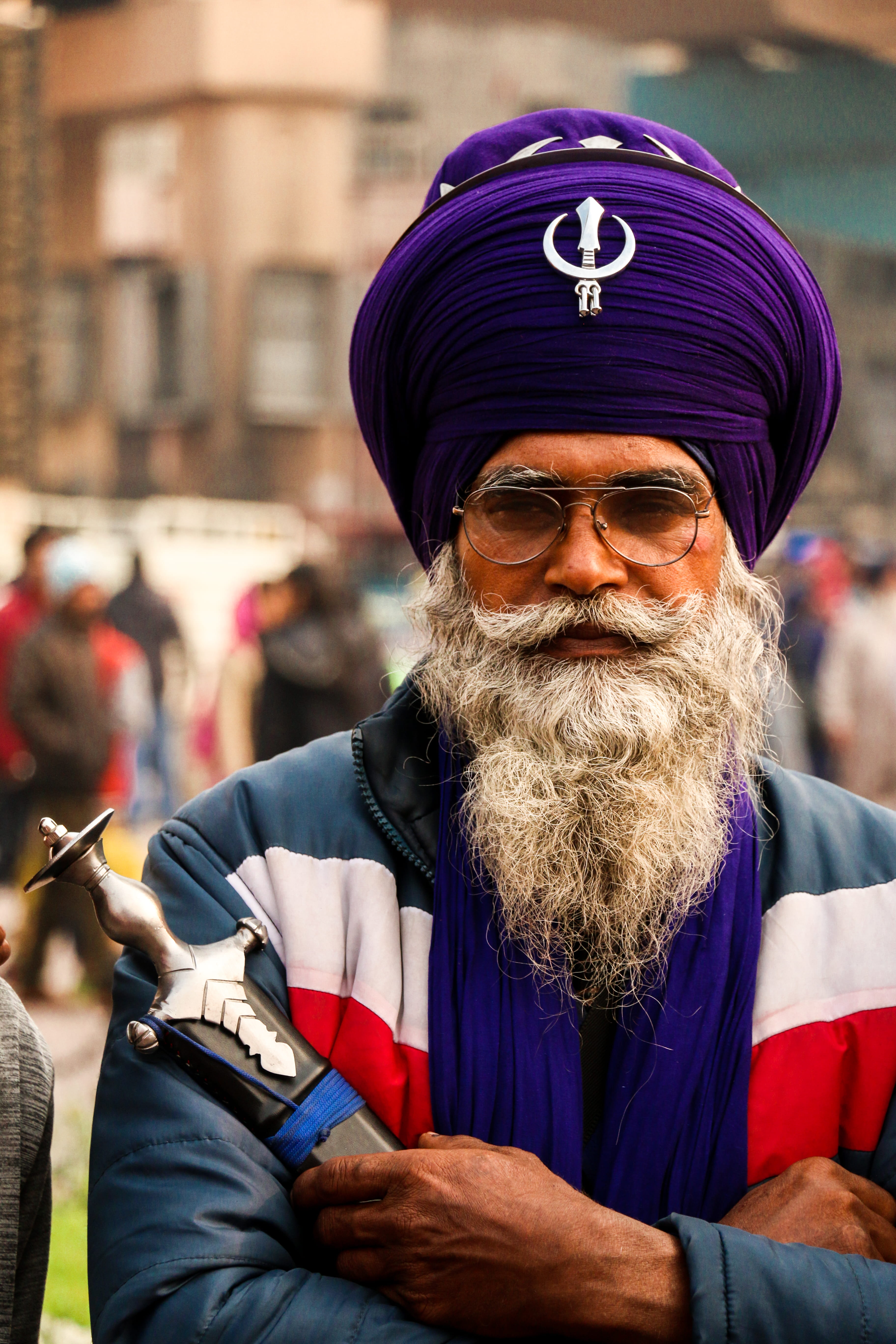 portrait, smiling, incidental people, blue, wearing, face, hat, human, town, skin, focus on foreground, urban, knife, front view, building, clothing, beard, Phone HD Wallpaper