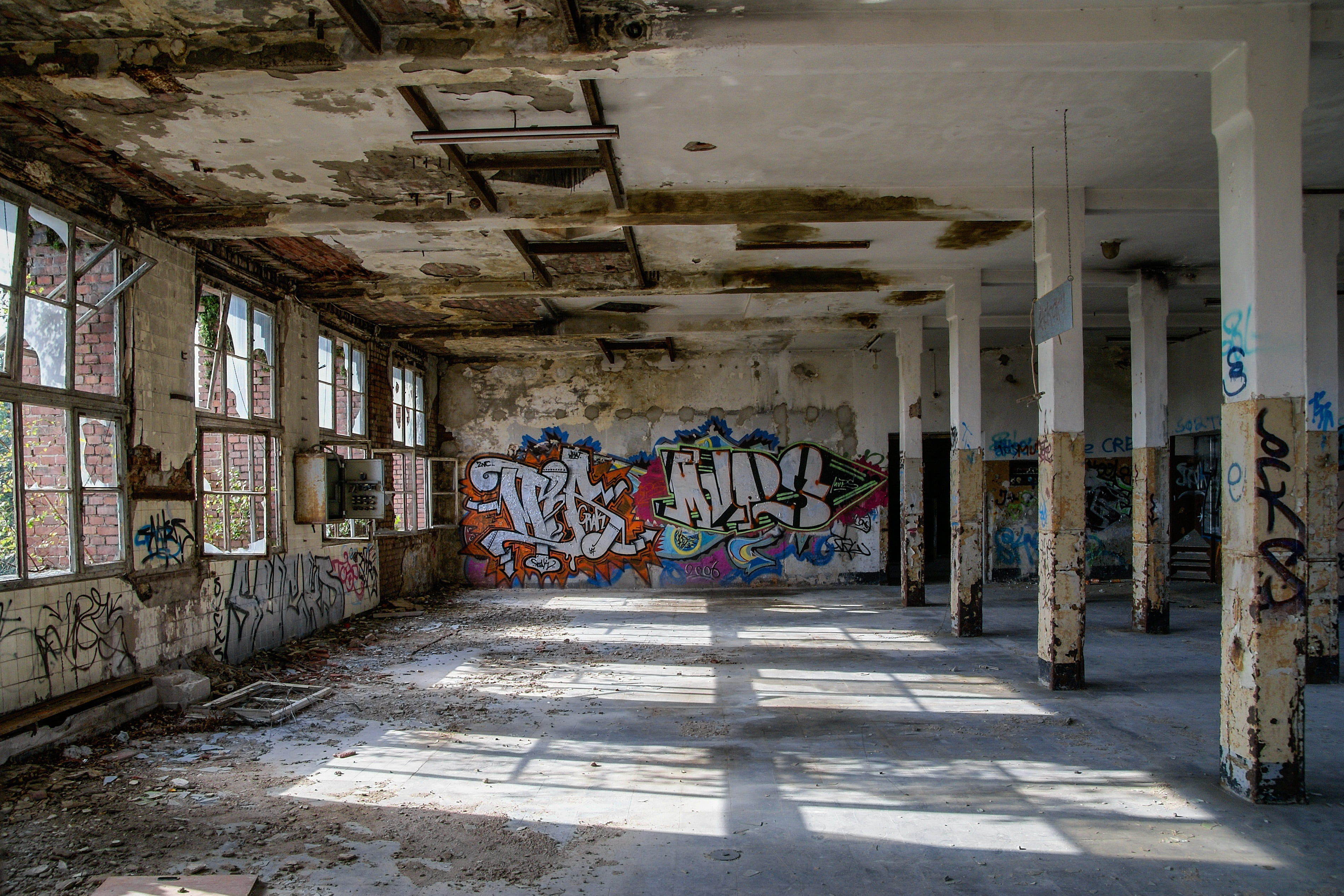 continental, ceiling, old factory, indoors, old, leave, abandoned, lapsed, dirty, architectural column, wall - building feature, history, limmer, inside, HD Wallpaper