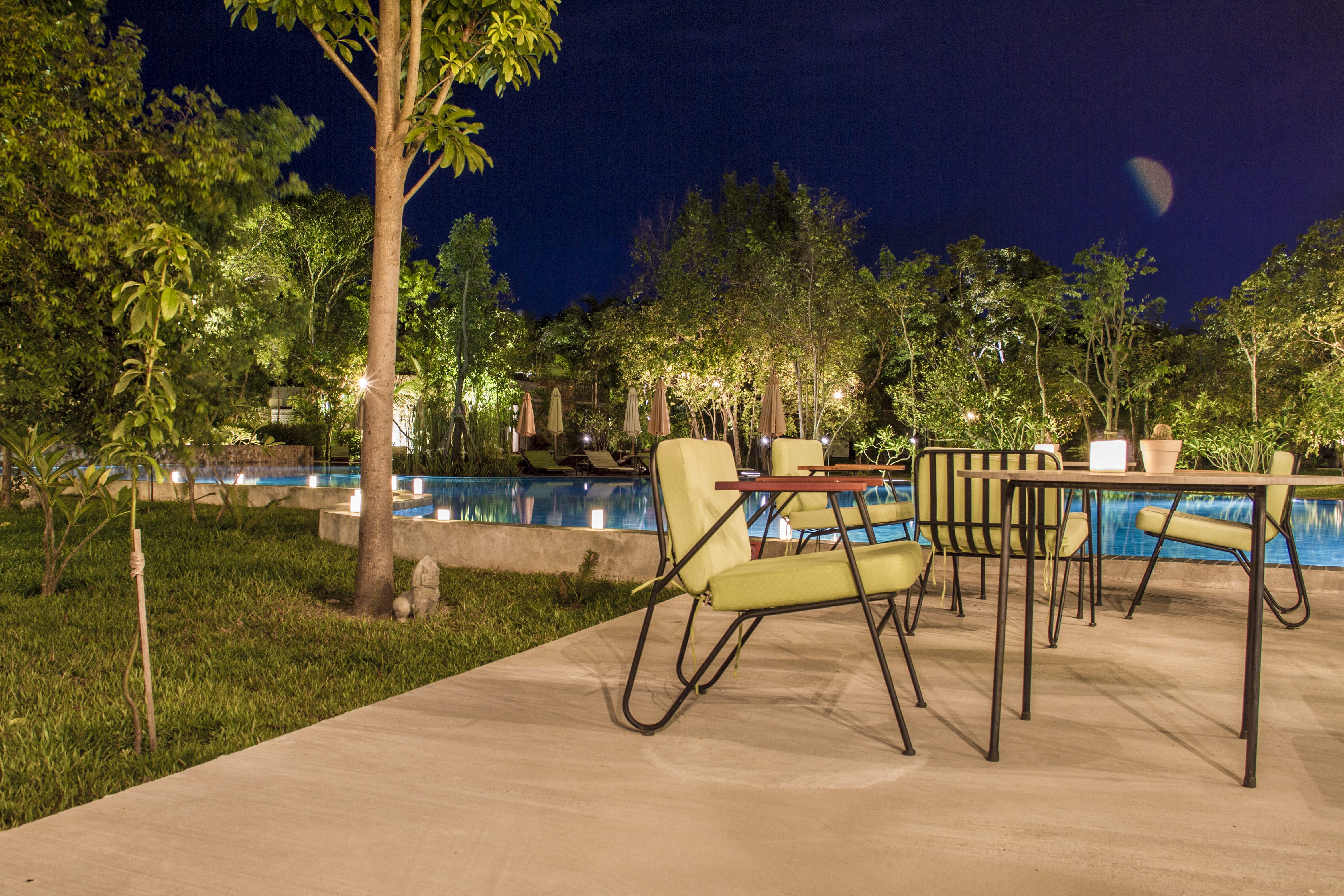 nature, cambodia, empty, plant, business, tree, pool, table, growth, architecture, absence, swimming pool, moon, 4K, chair, water, green color, outdoors, HD Wallpaper