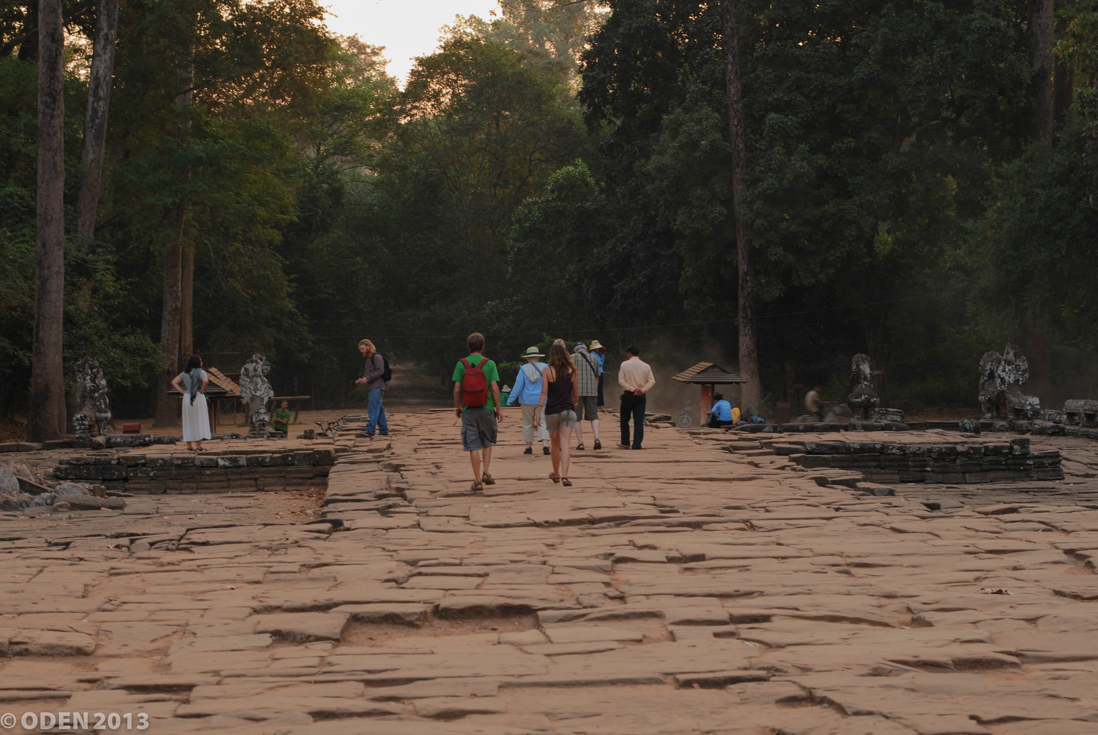 leisure activity, growth, women, day, people, land, nature, architecture, Temple, crowd, Siem Reap, tree, plant, group, sand, outside, walking, 2K, outdoors, HD Wallpaper