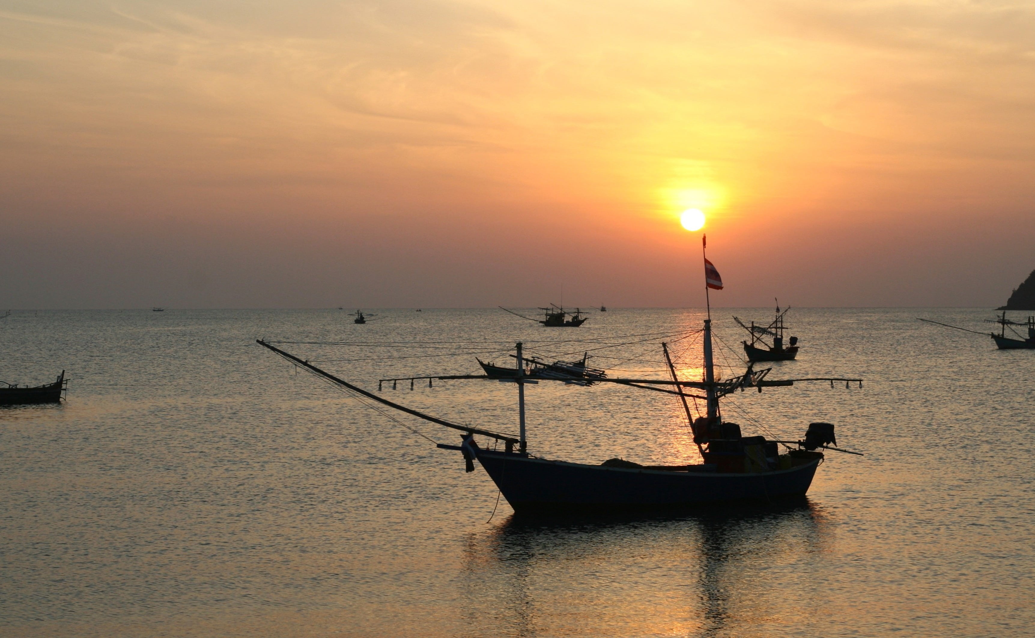 2K, silhouette, serene, lovely, golden, scenery, south east asia, transportation, nautical vessel, sea, rest, dawn, horizon over water, calm, mode of transportation, HD Wallpaper