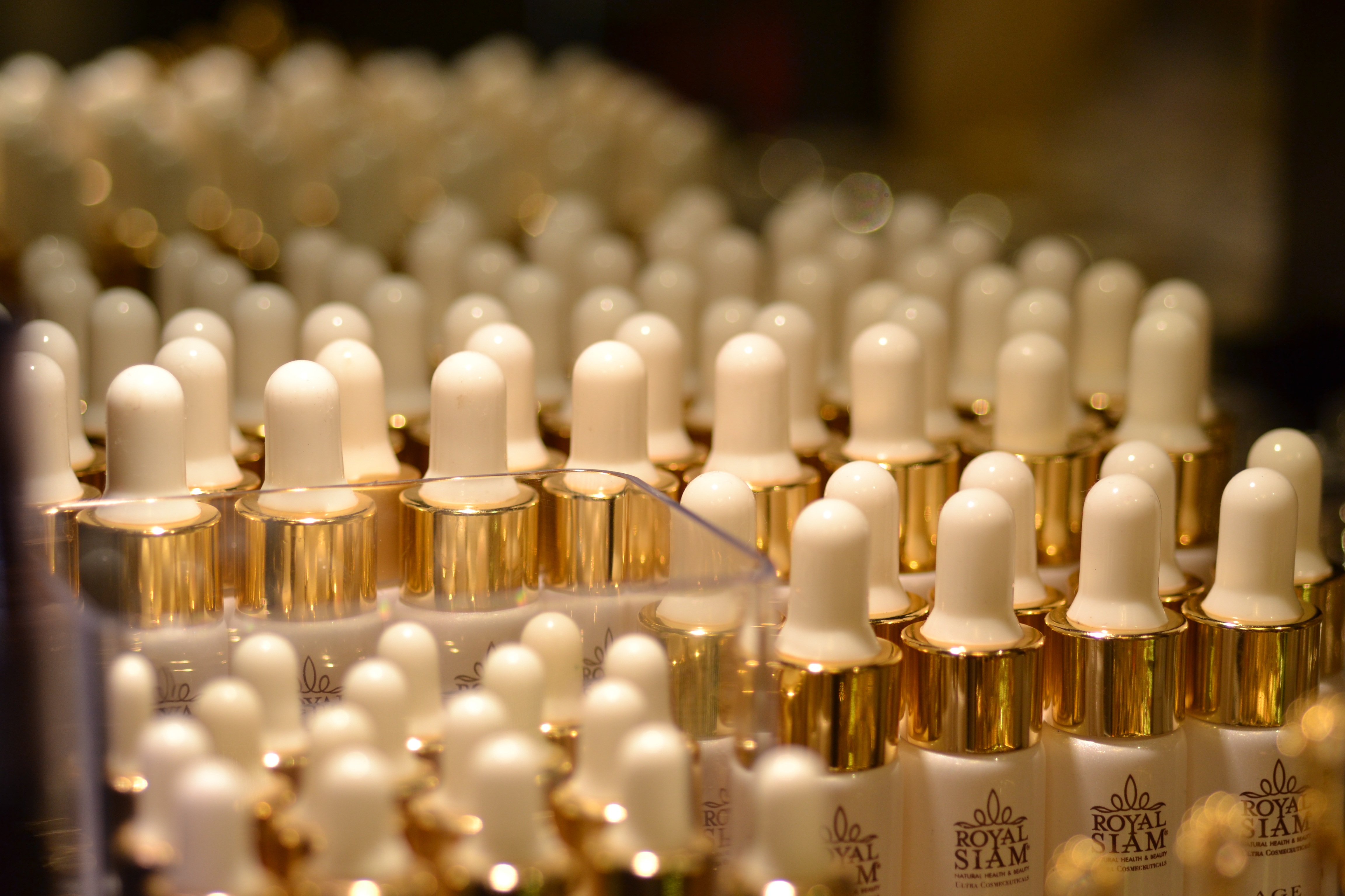 royal, candle, in a row, illuminated, gold colored, ornate, fire, abundance, religion, thai cosmetics, selective focus, skincare packaging, flame, photography, HD Wallpaper