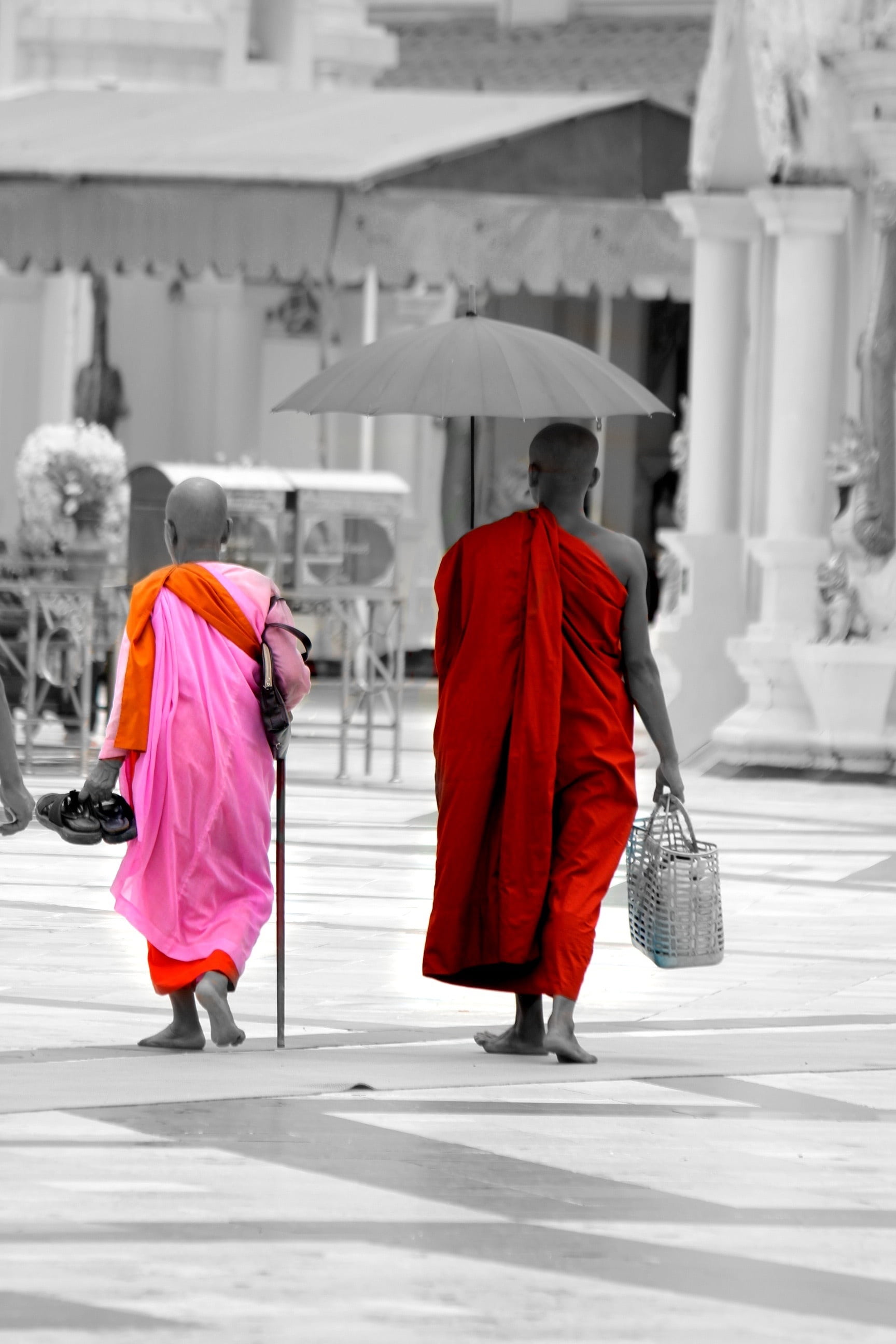 monk, lifestyles, human, buddha, adult, myanmar, full length, traditional clothing, architecture, burma, temple, umbrella, walking, real people, women, Phone HD Wallpaper