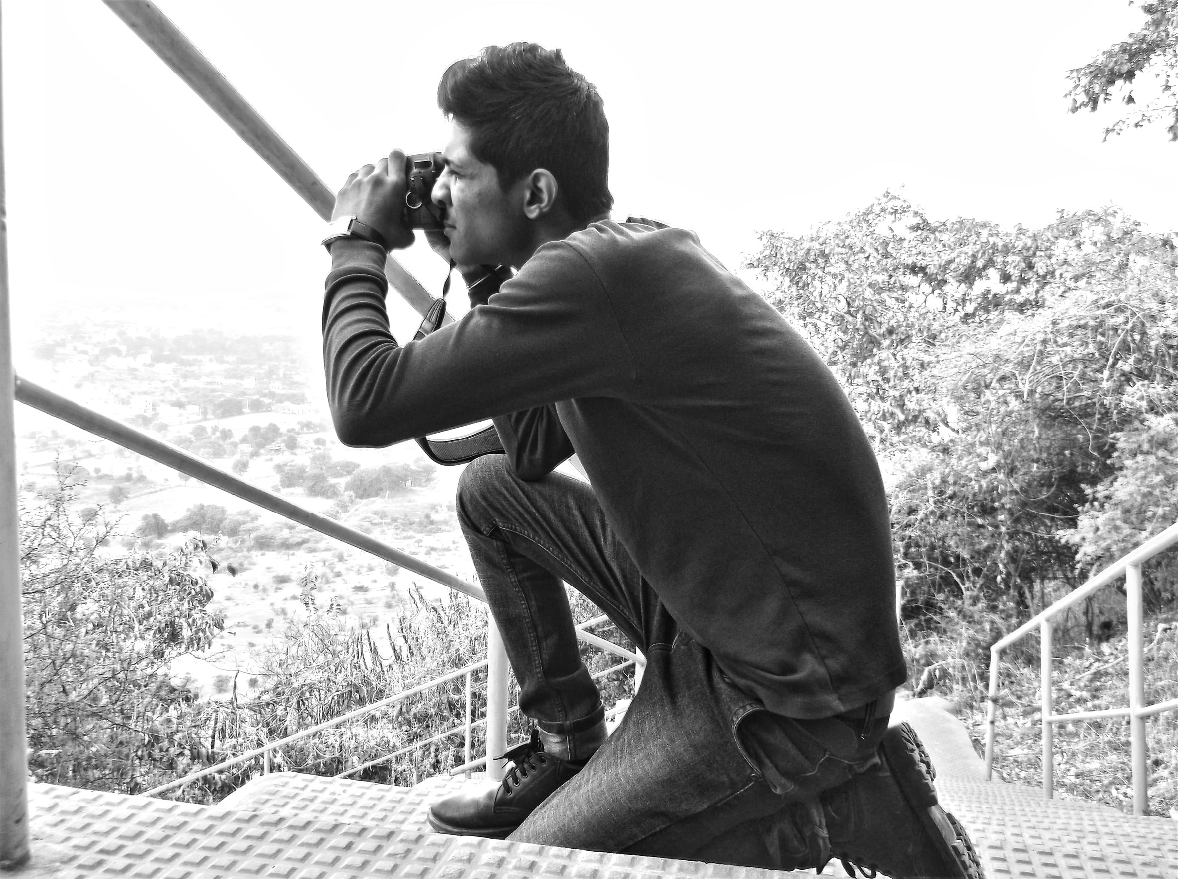 young men, photographer, grayscale, take, dslr, technology, nature, black and white, three quarter length, activity, adult, standing, staircase, casual clothing, HD Wallpaper