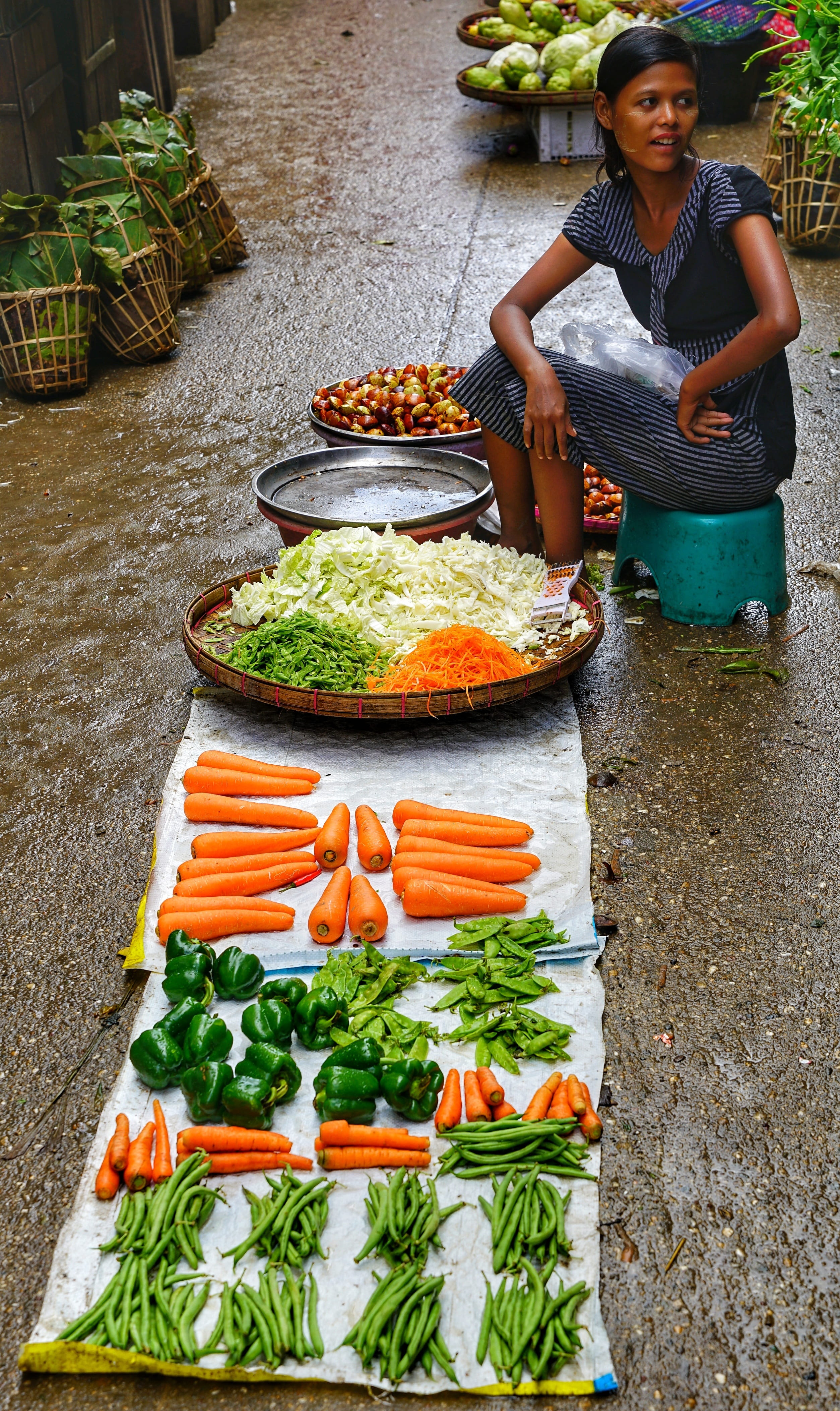 healthy eating, high angle view, food and drink, portrait, vegetable, food, lifestyles, trader, sitting, preparing food, looking at camera, simple, selling, Phone HD Wallpaper