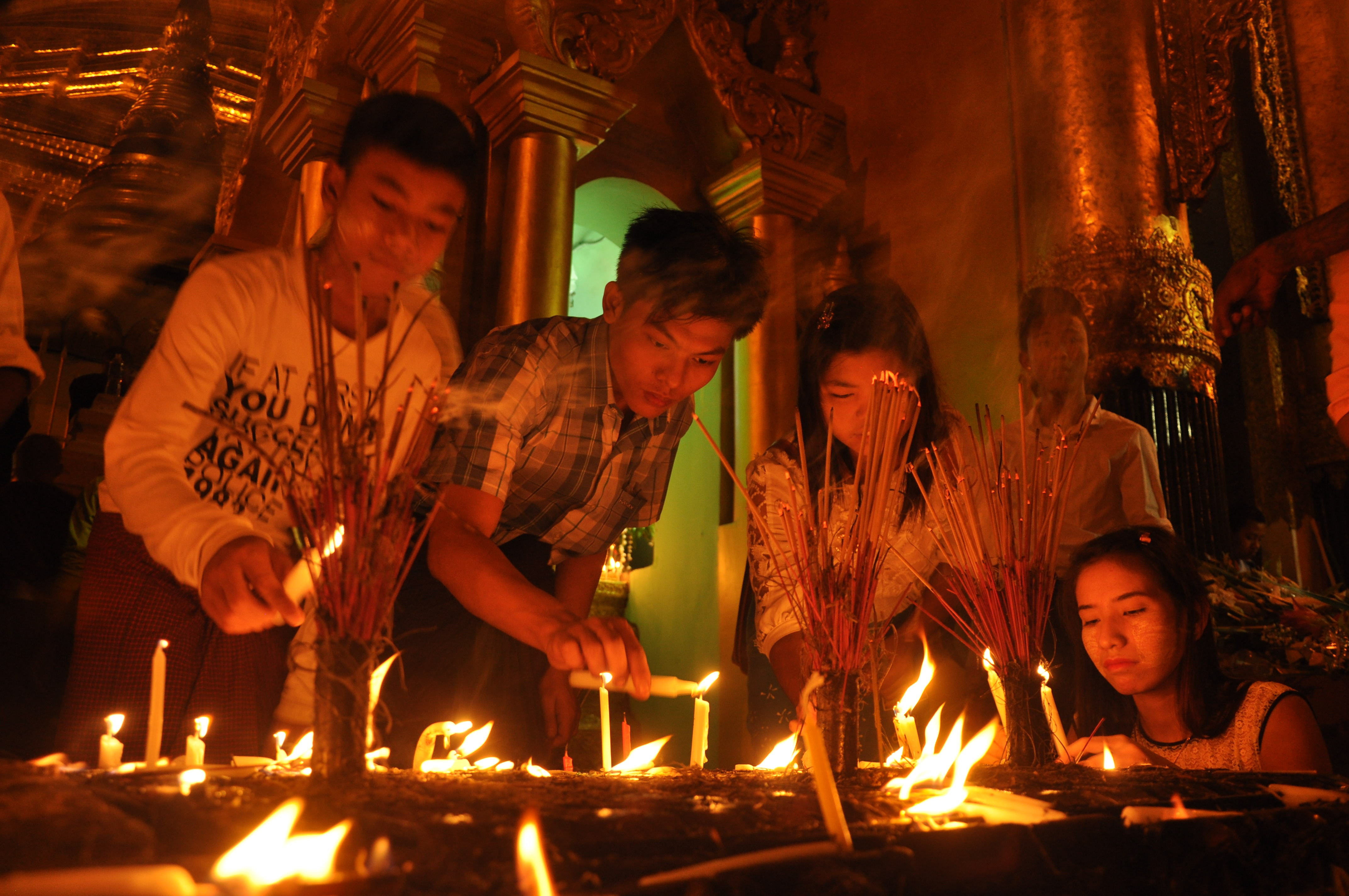 burma, 4K, group of people, food and drink, flame, fire - natural phenomenon, preparation, holding, preparing food, buddhism, young men, males, adult, HD Wallpaper