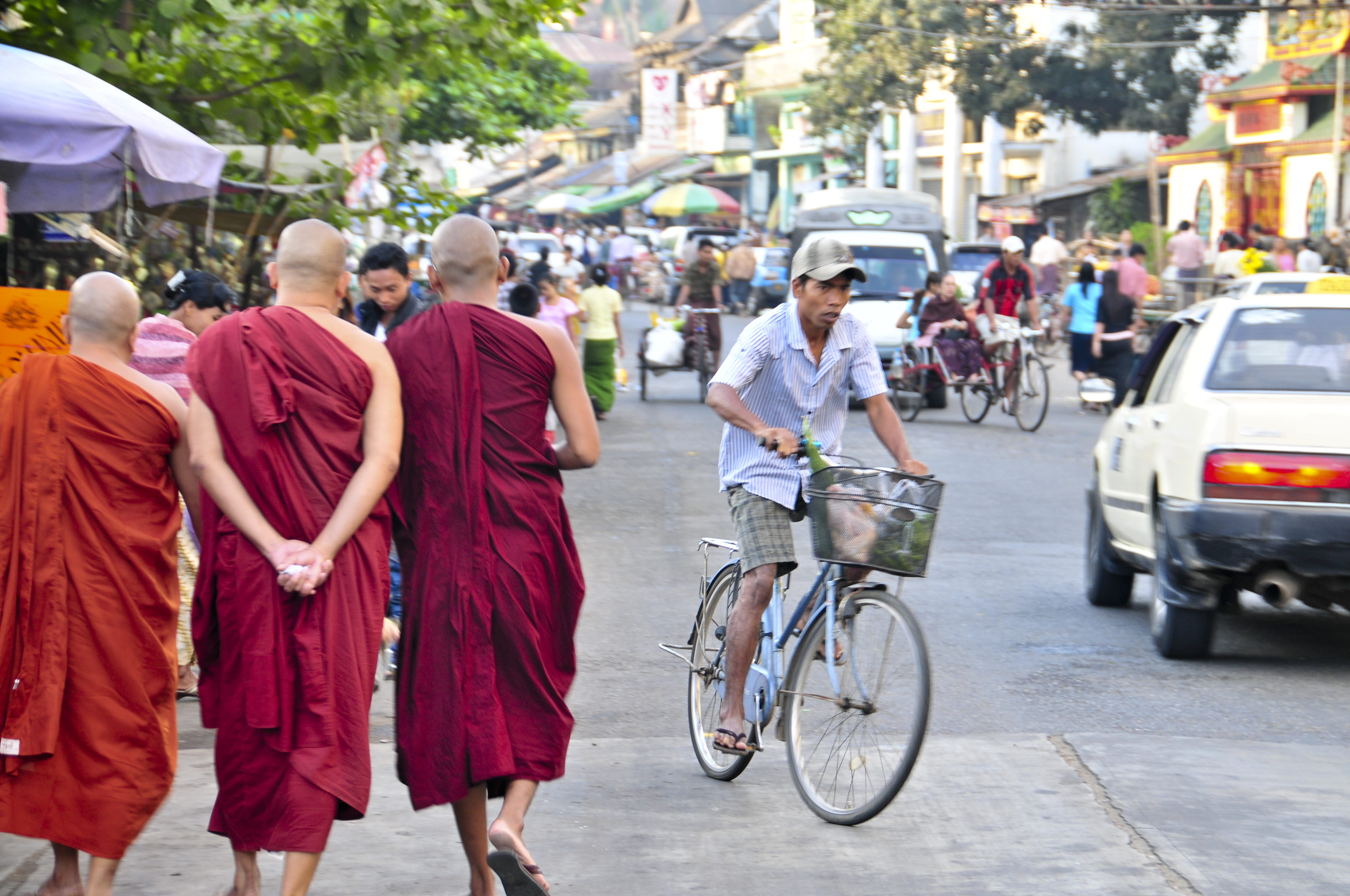 transportation, people, crowd, traffic, city, adult, on the move, city street, anoutbet saungtan, architecture, men, city life, motion, riding, myanmar, HD Wallpaper