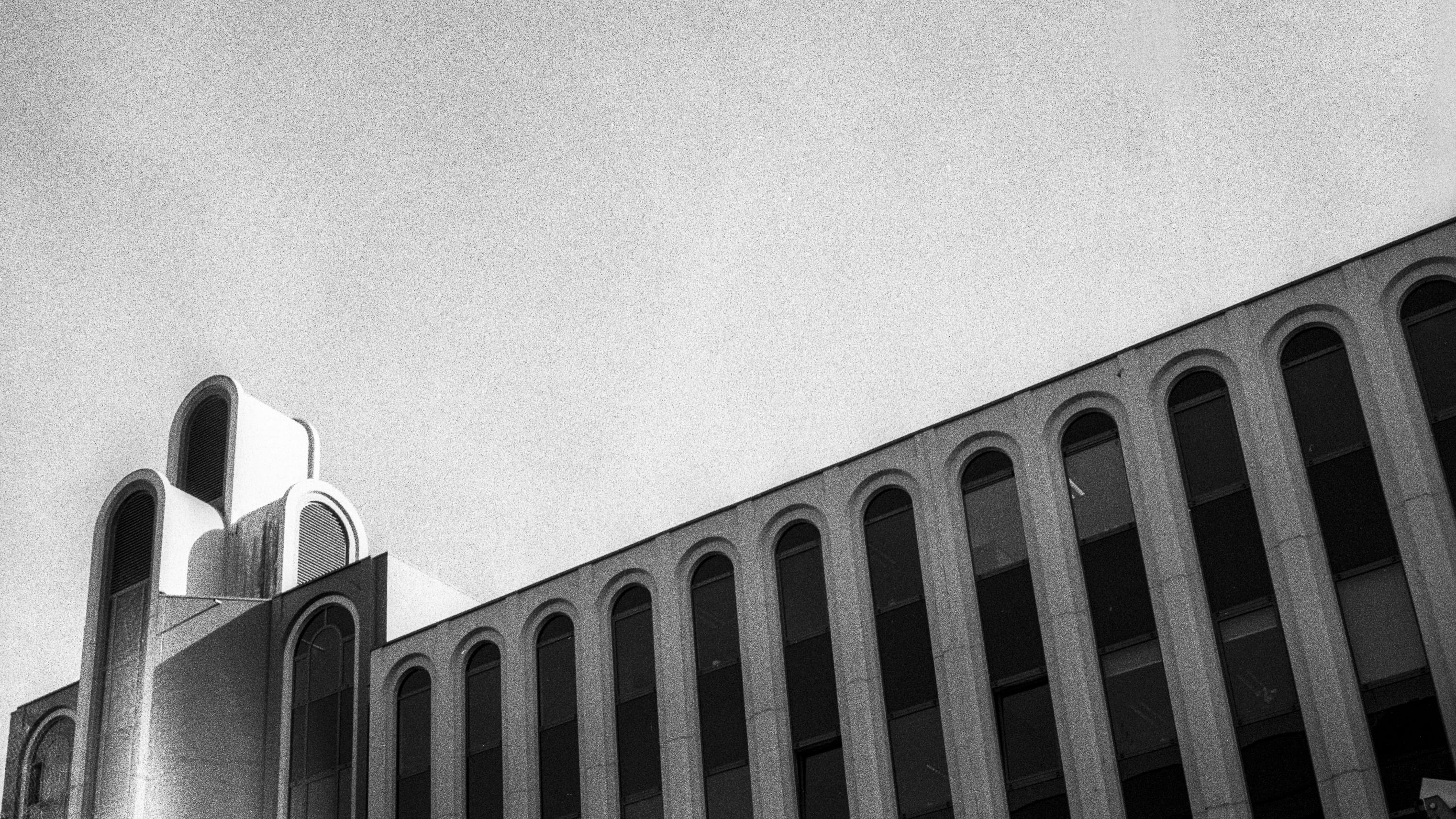 pattern, side by side, clear sky, monochrome, architectural feature, gent, sky, building, 2K, electro, yashica, building exterior, analog, ilford, outdoors, HD Wallpaper