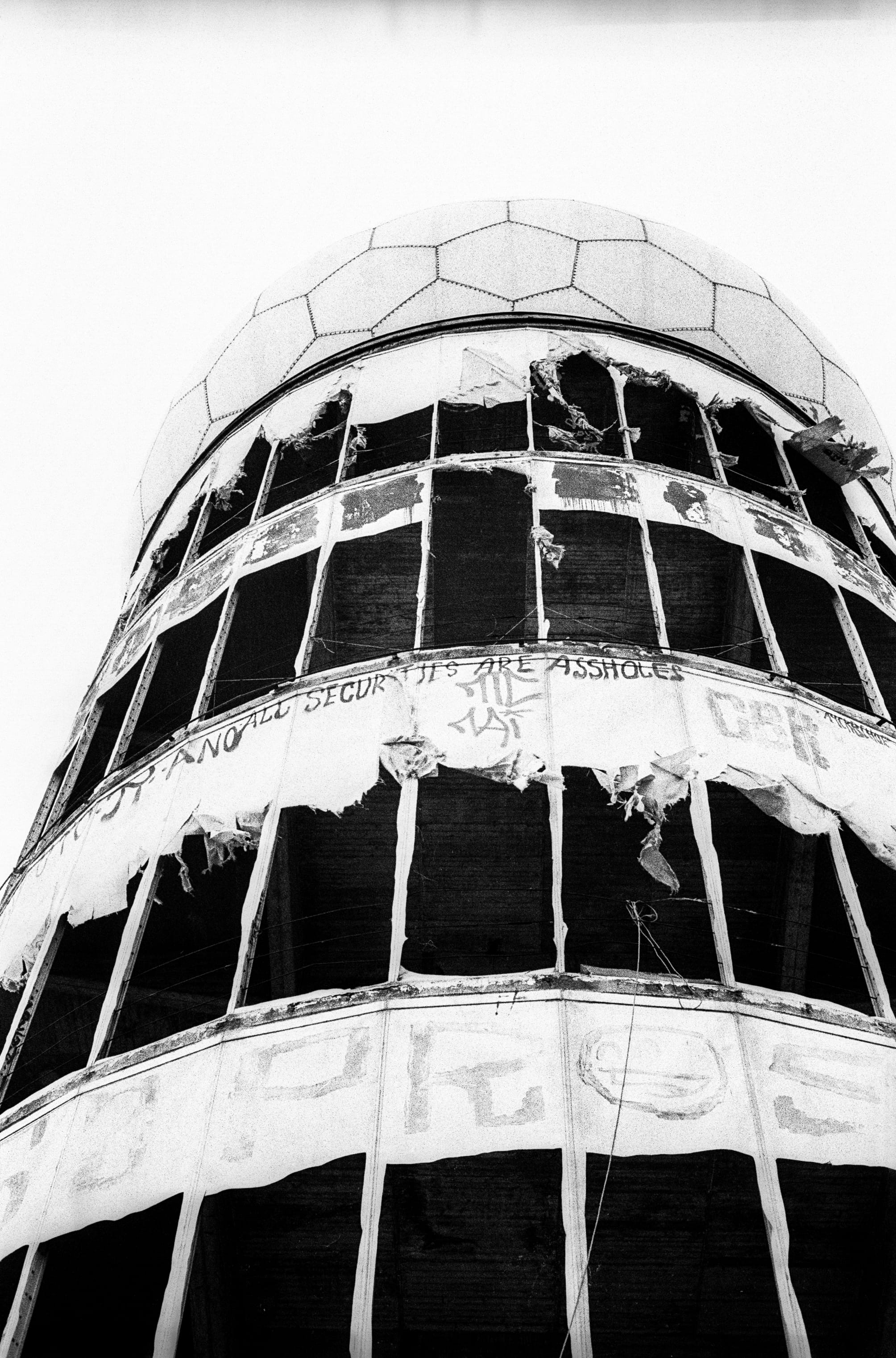 window, 35, monochrome, tower, eu, germany, film, sightseeing, white, black, outdoors, travel, olympus, dome, low angle view, pattern, rd, 2K, sky, analog, Phone HD Wallpaper
