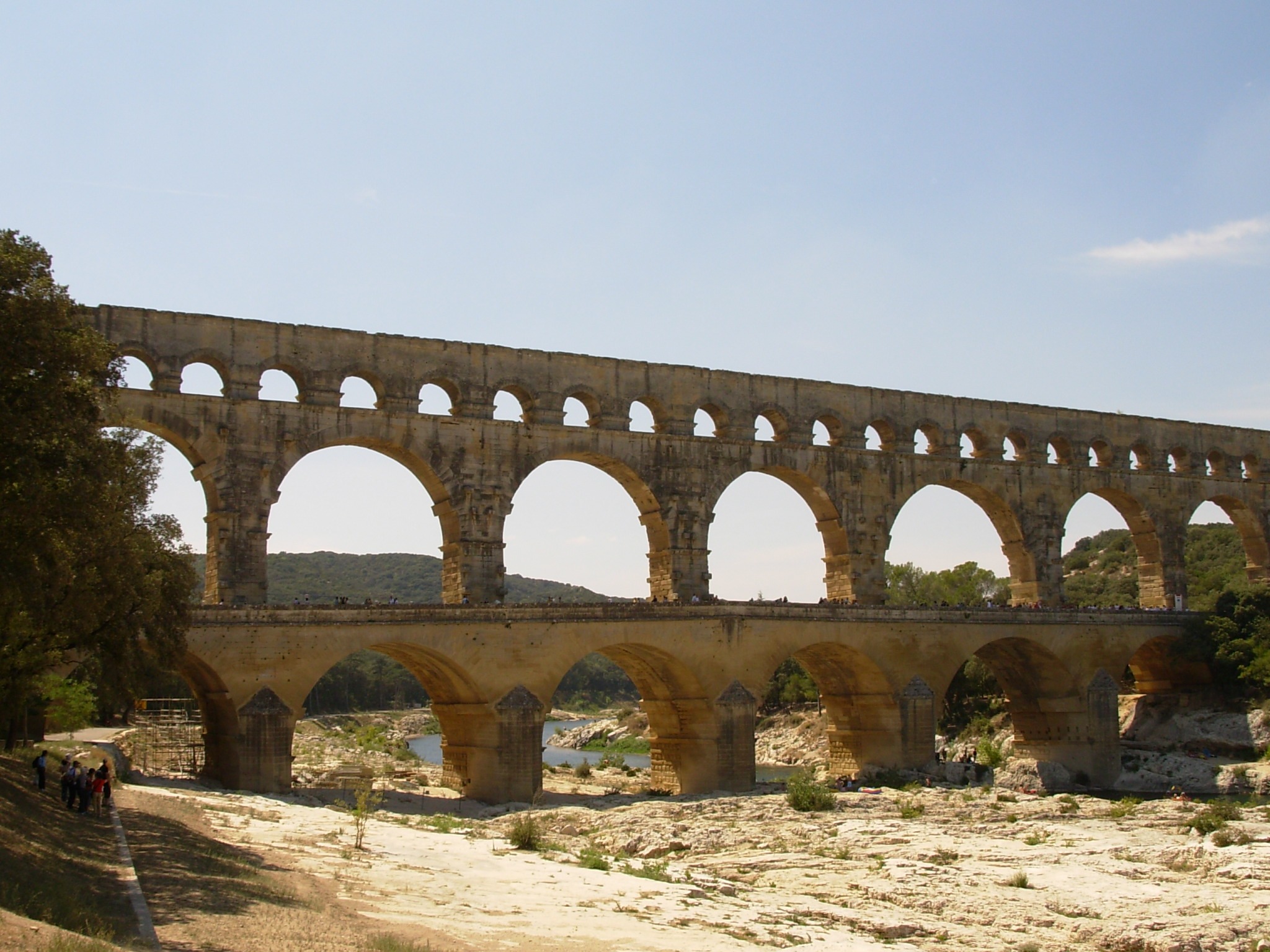 connection, sunlight, outdoors, arch bridge, no people, built structure, ancient civilization, provence, arch, plant, clear sky, architecture, aqueduct, HD Wallpaper