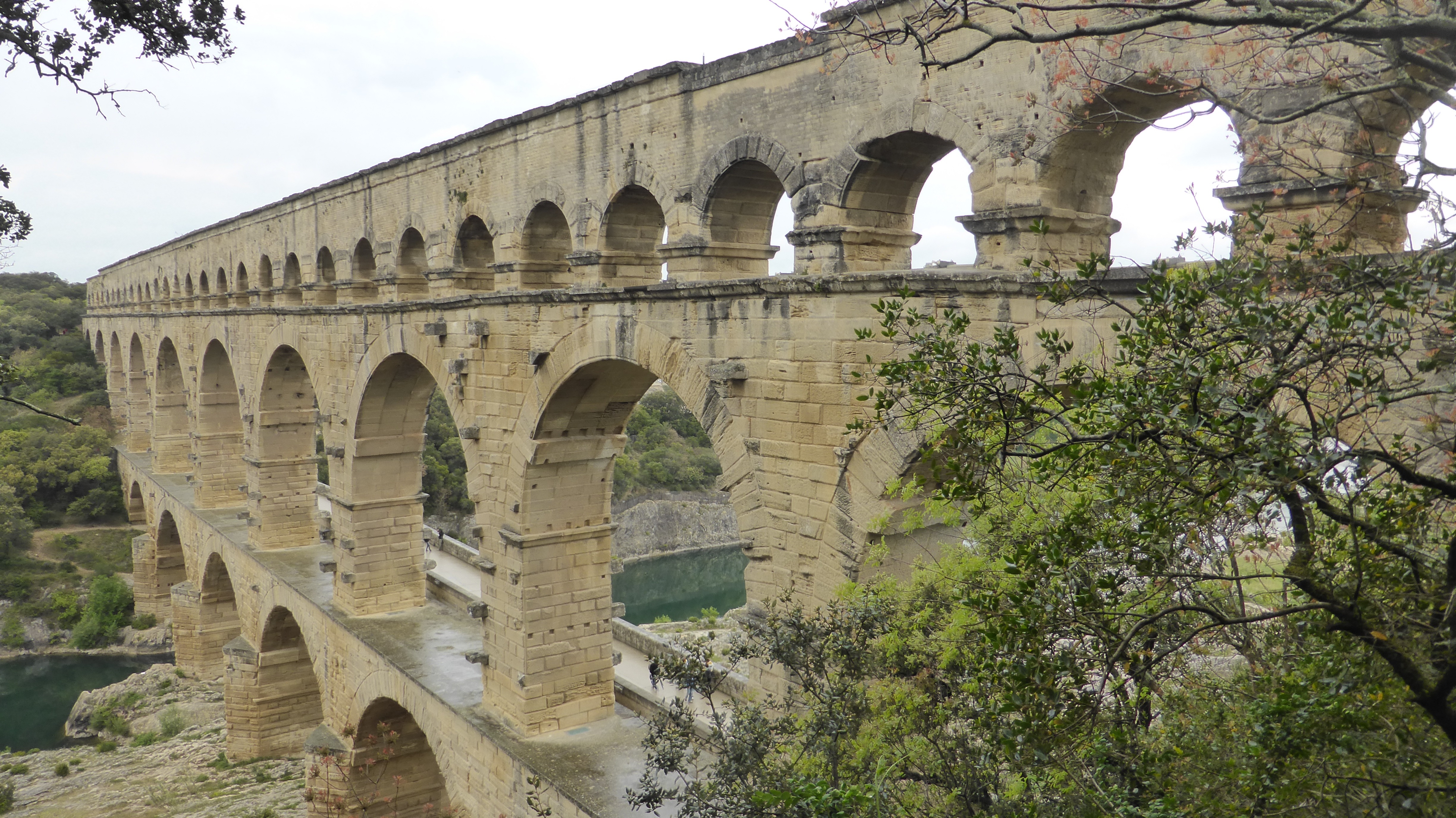 pont du gard, tourism, plant, arch, the past, building exterior, arched, day, ruined, sky, old, tree, built structure, bridge, low angle view, arch bridge, HD Wallpaper