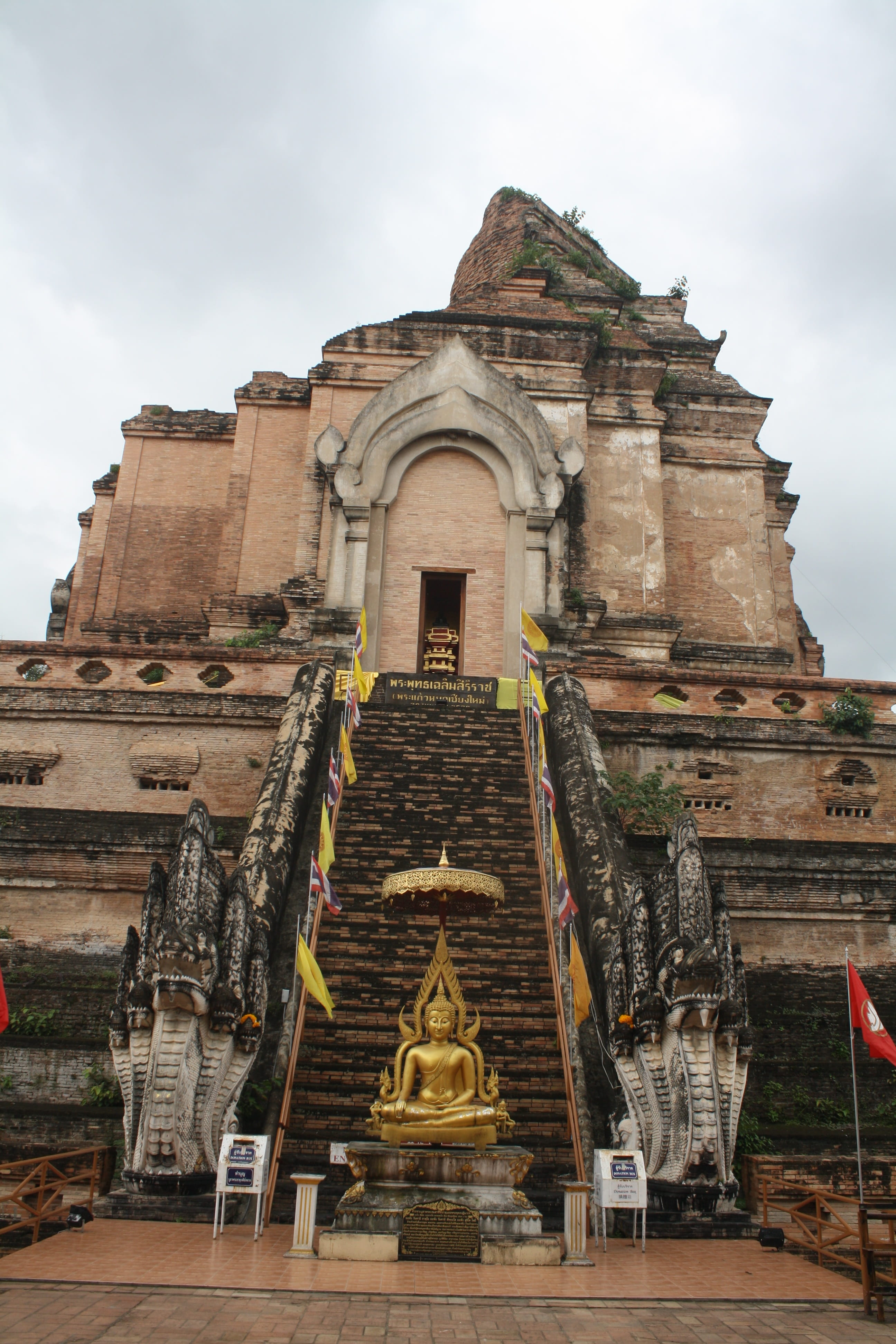 building exterior, religion, chiang mai, outdoors, place of worship, spirituality, ancient civilization, 4K, representation, thailand, the past, wat chedi luang, Phone HD Wallpaper