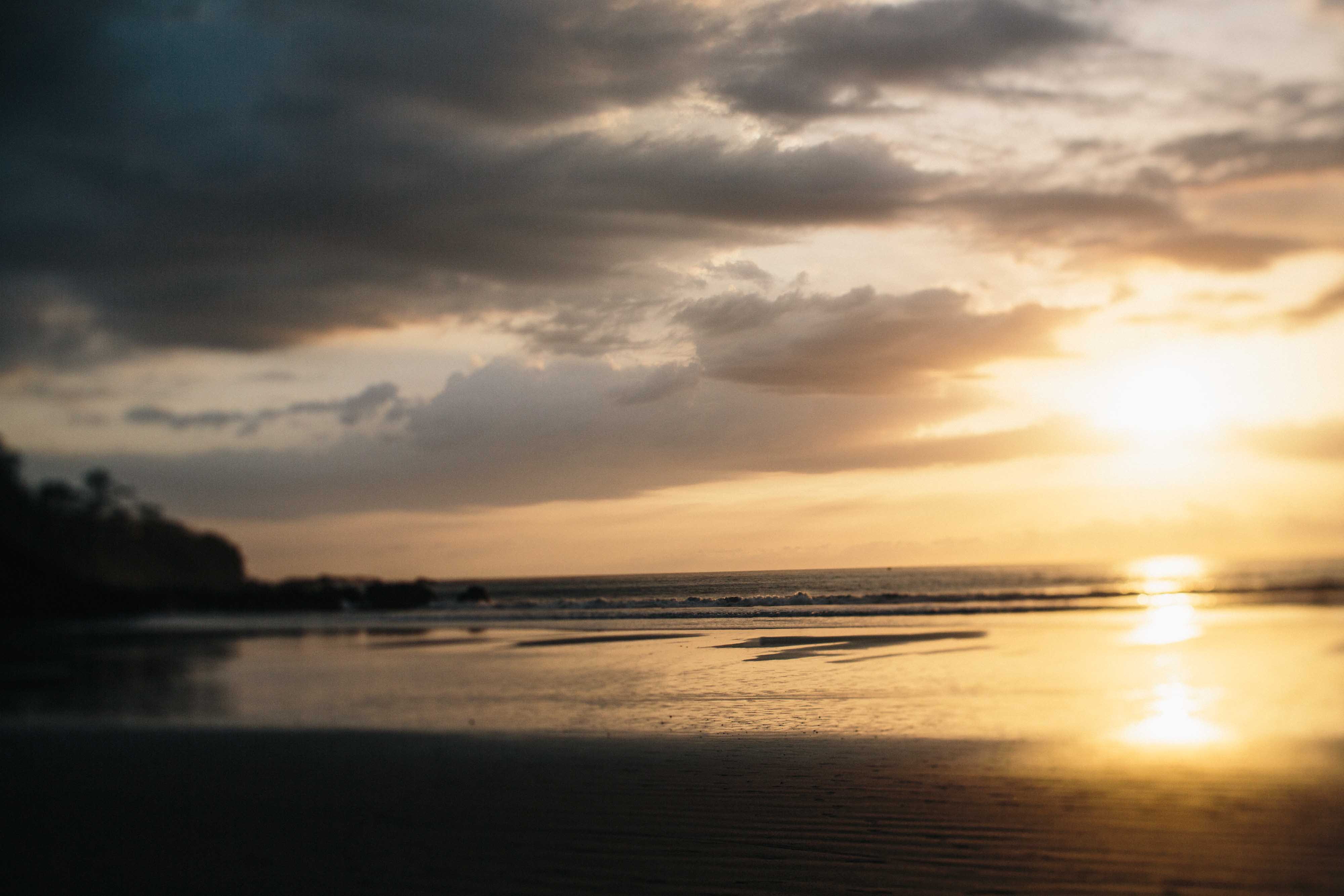 landscape, tilt shift, no people, cloud - sky, golden hour, sun, reflection, land, tranquility, sea side, sunlight, horizon, beach, pura vida, selective focus, HD Wallpaper