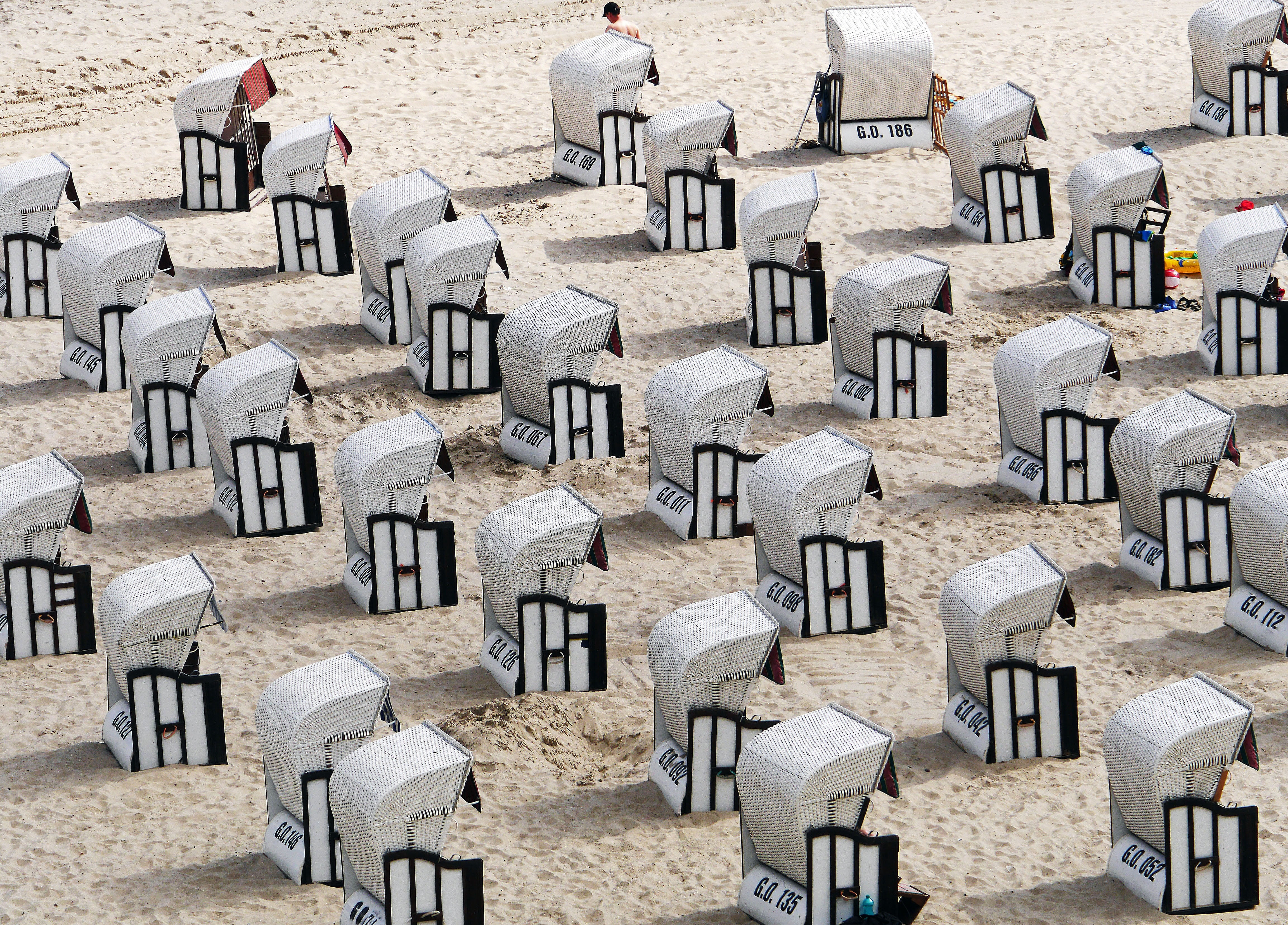 in a row, day, building exterior, clubs, seat, nature, large group of objects, no people, outdoors, sunlight, land, 4K, city, history, sunny, the past, HD Wallpaper
