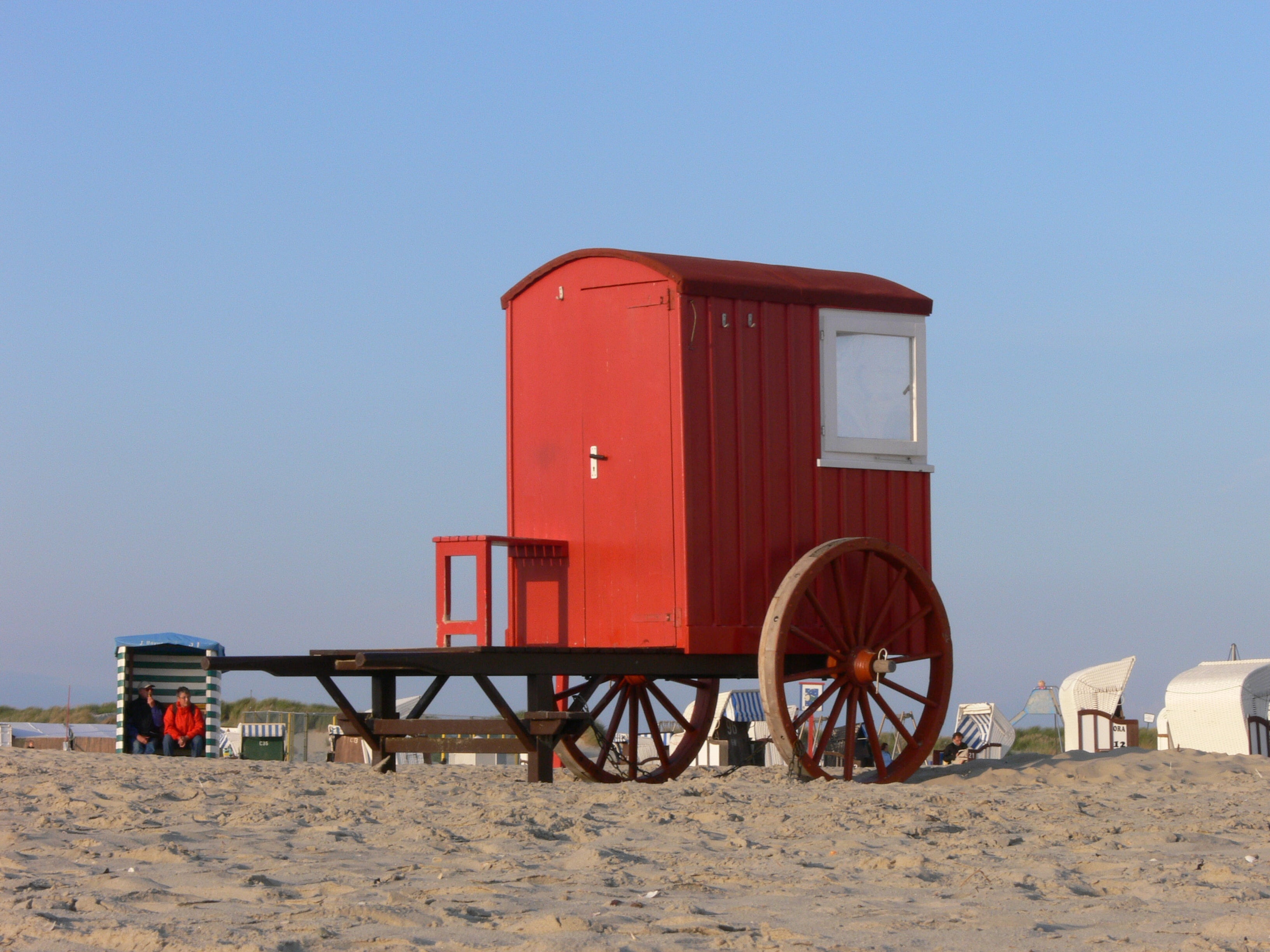 nature, lifeguard hut, outdoors, 2K, dare, clear sky, no people, land, clubs, blue, sky, architecture, island, borkum, beach, wadden sea, man made structure, HD Wallpaper