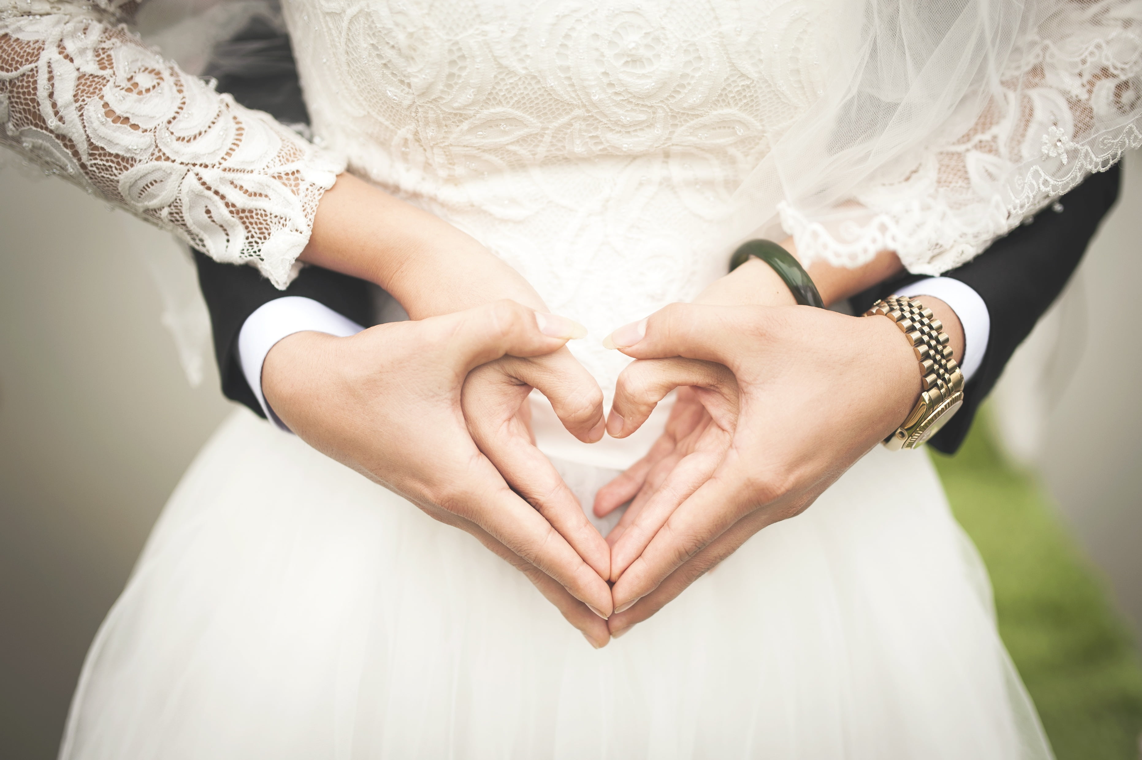 husband, gown, jewelry, wife, bouquet, bonding, positive emotion, caucasian Ethnicity, heterosexual Couple, adult, couple - Relationship, heart, focus on foreground, HD Wallpaper