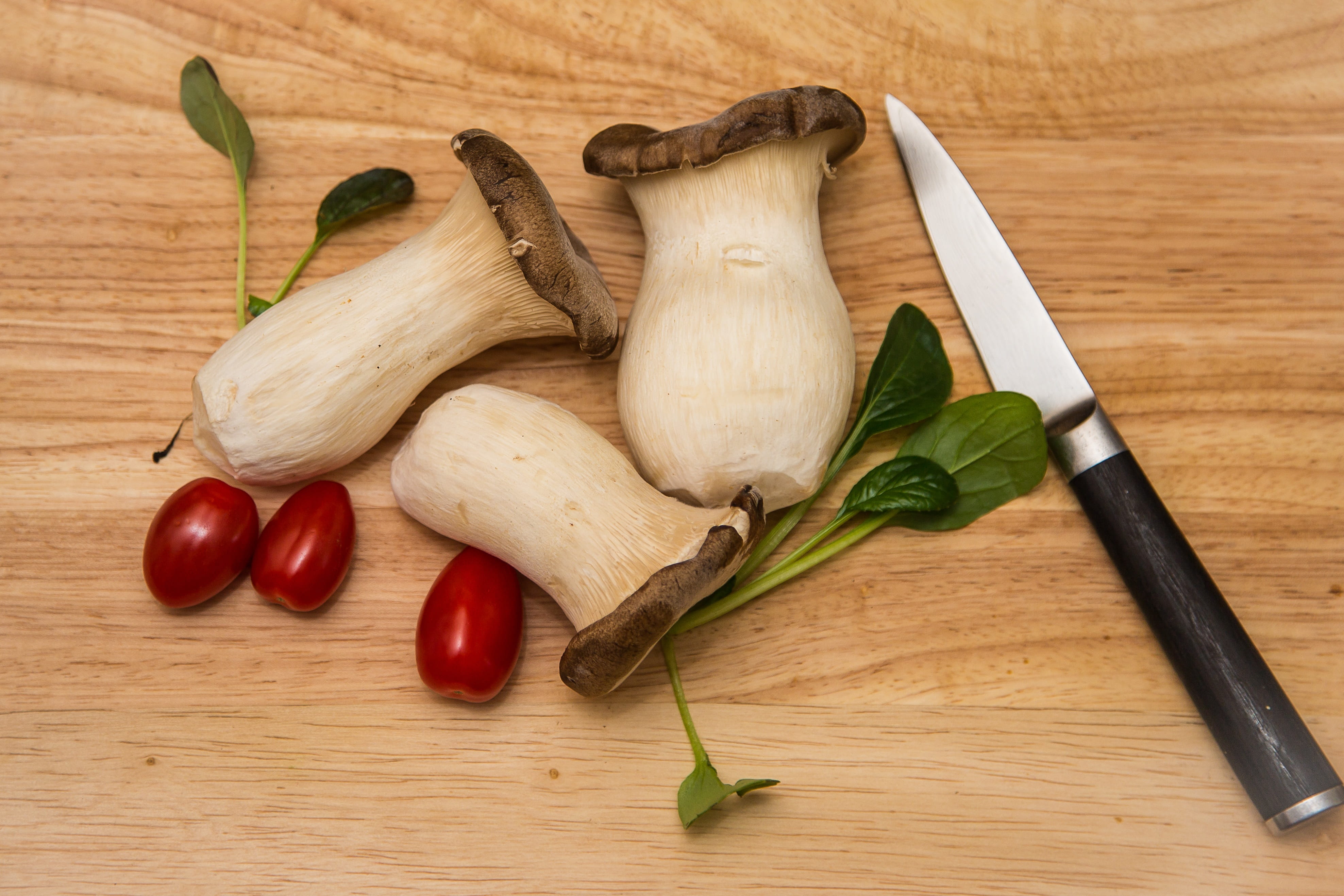close-up, mushrooms, wood - material, 4K, food and drink, vegetable, no people, still life, chopped, wellbeing, raw food, fruit, freshness, spice, high angle view, HD Wallpaper