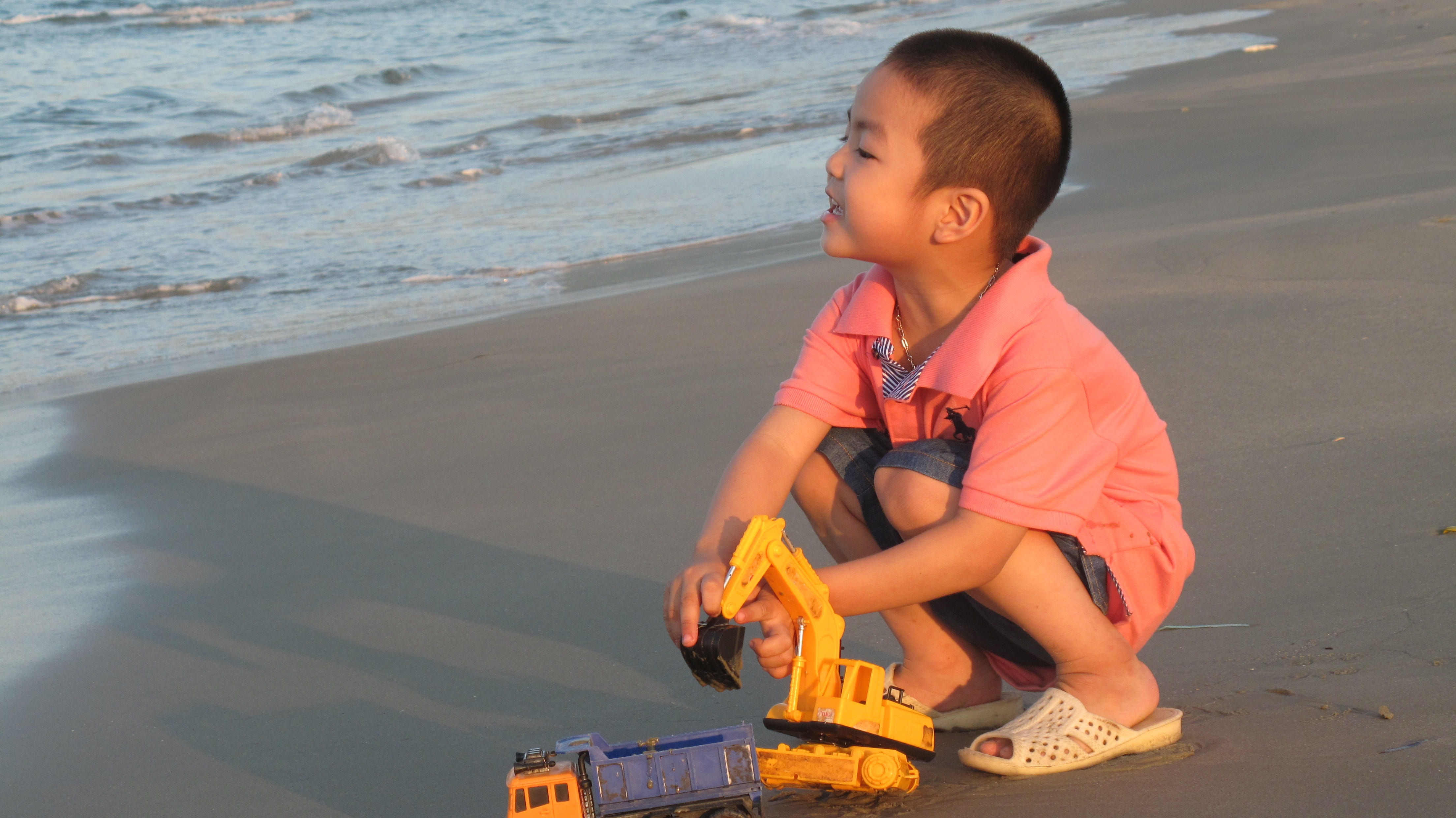childhood, sea, males, real people, sand, nature, outdoors, toy, innocence, vietnam, lifestyles, german english, boys, leisure activity, one person, 4K, HD Wallpaper