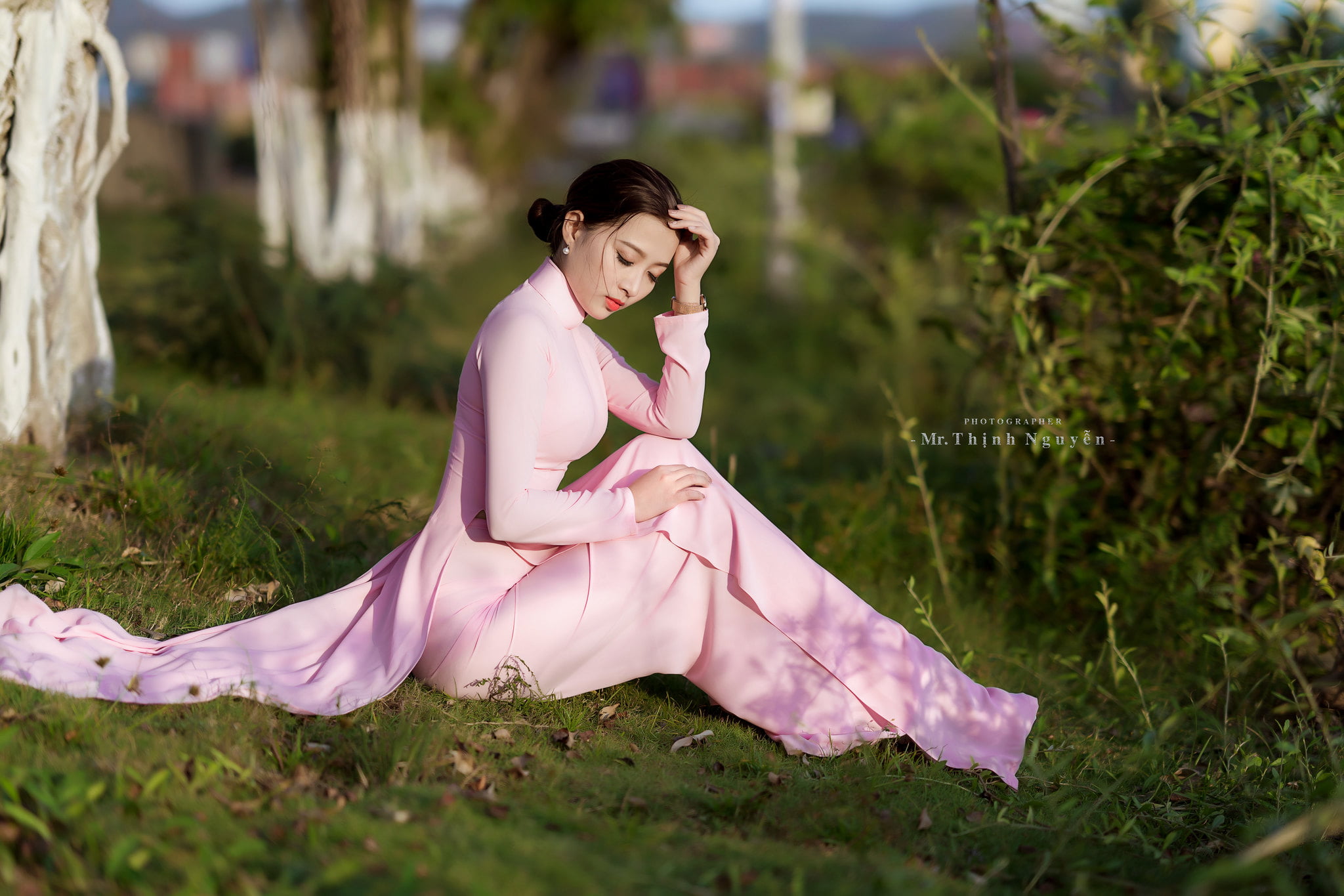 1080P, grass, depth of field, vietnamese, pink dress, áo dài, trees, Asian, women, HD Wallpaper