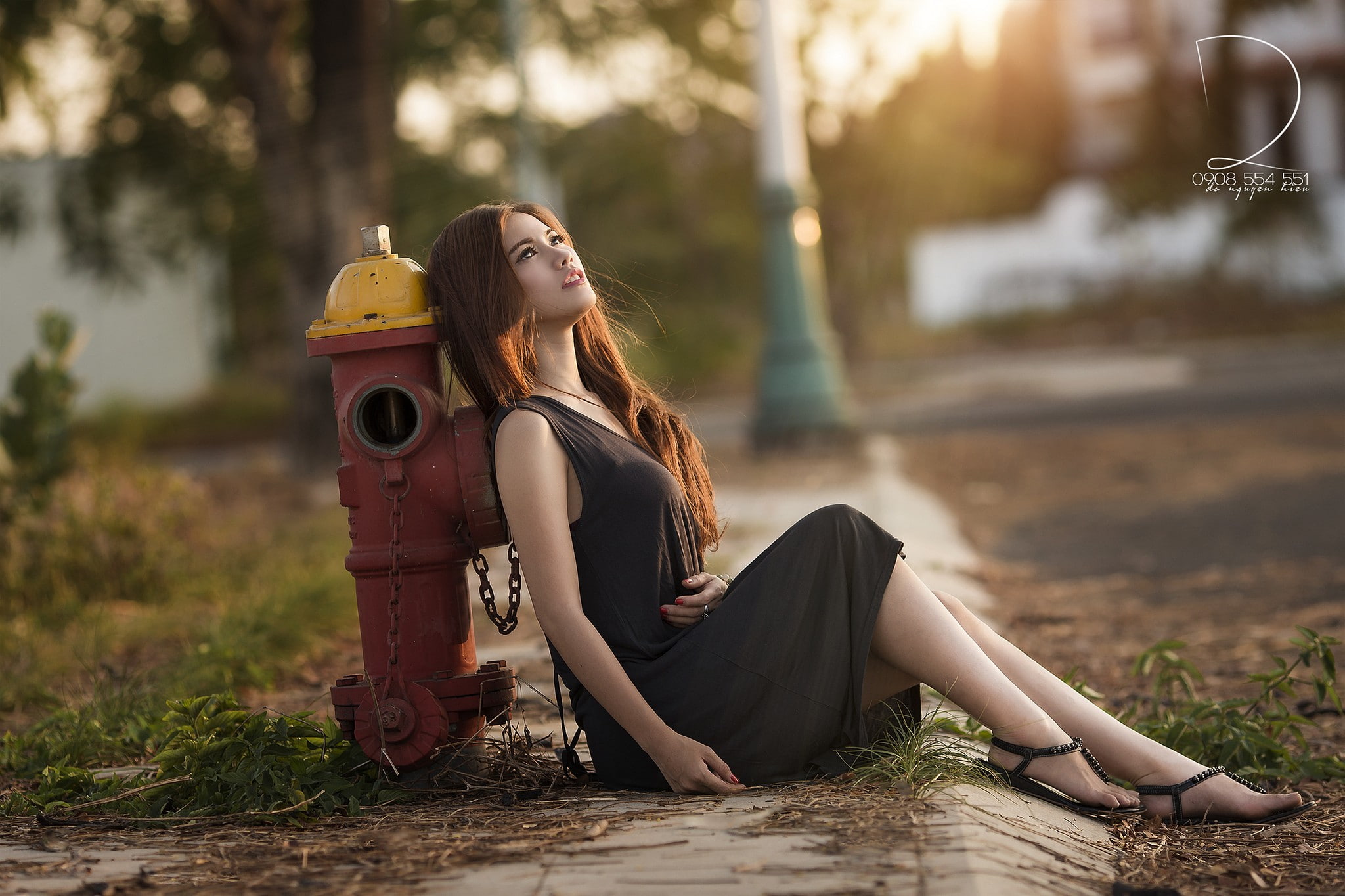 women, real people, full length, sitting, beautiful woman, one person, lifestyles, beauty, blond hair, hairstyle, outdoors, Do Nguyen Hien, young adult, HD Wallpaper