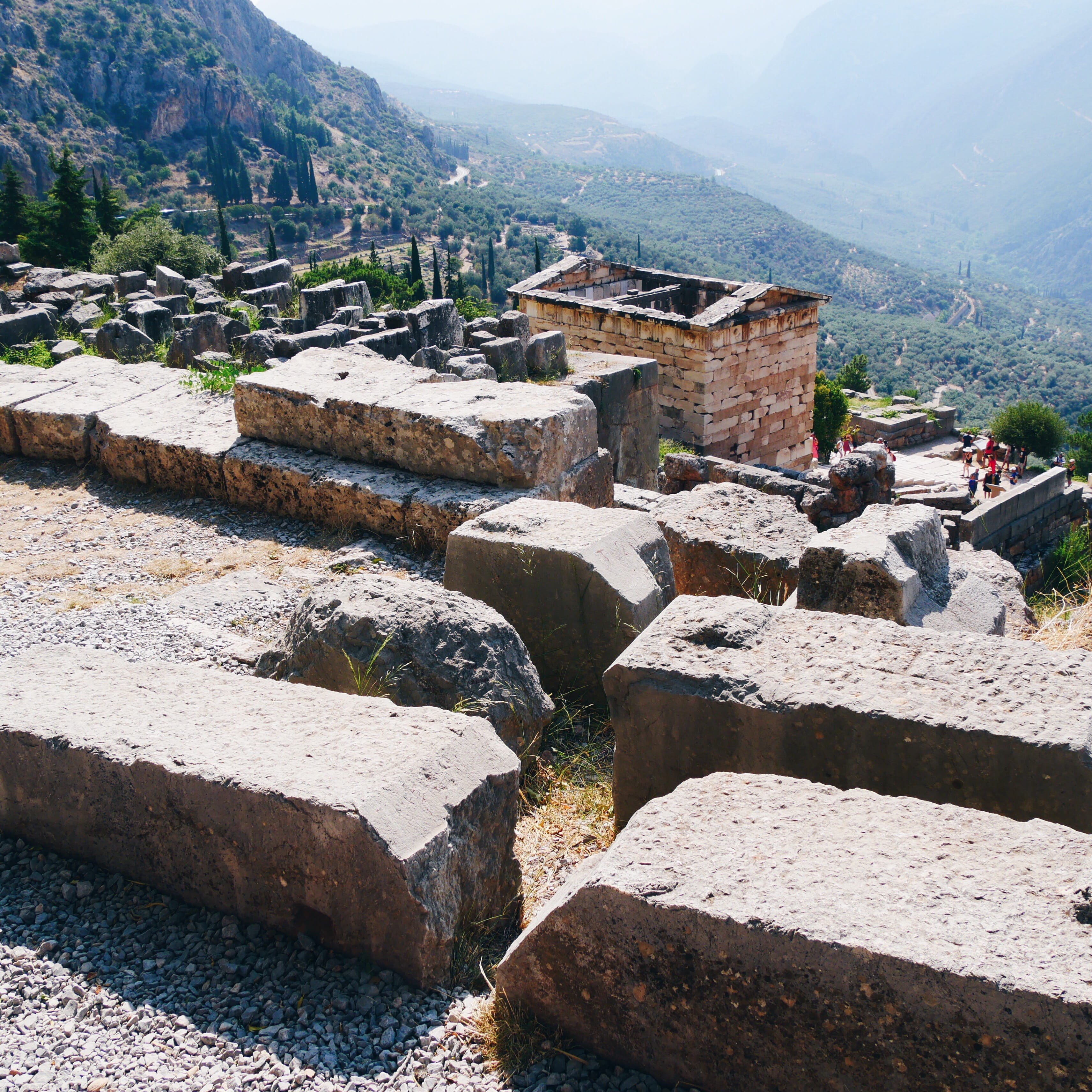 building, mountain, built structure, sunlight, ruins, 2K, delphi, solid, tourism, day, architecture, incidental people, greece, ancient, the past, outdoors, Phone HD Wallpaper