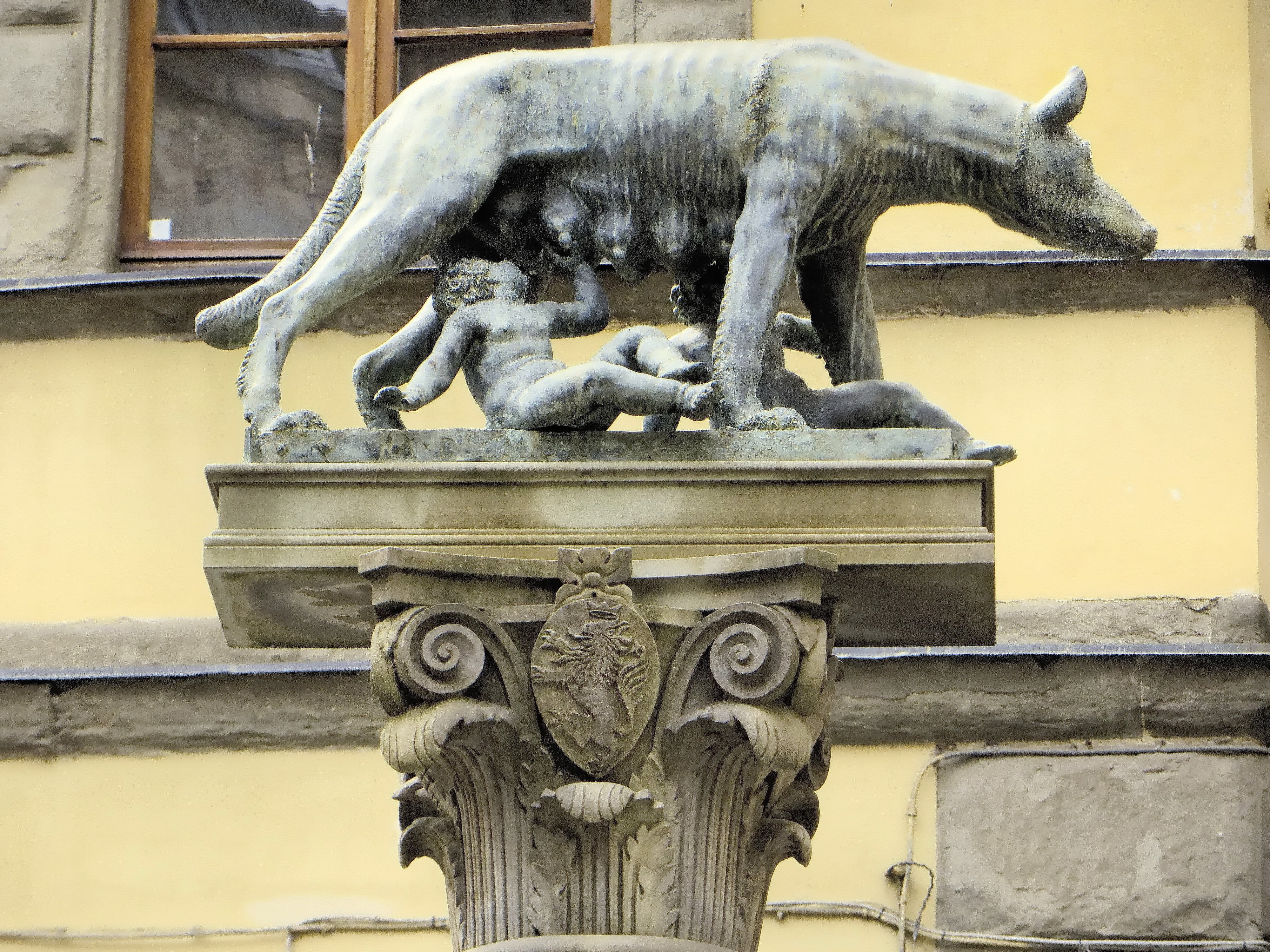 fountain, architecture, gargoyle, history, carving - craft product, ornate, 4K, craft, no people, representation, color, column, art and craft, outdoors, HD Wallpaper
