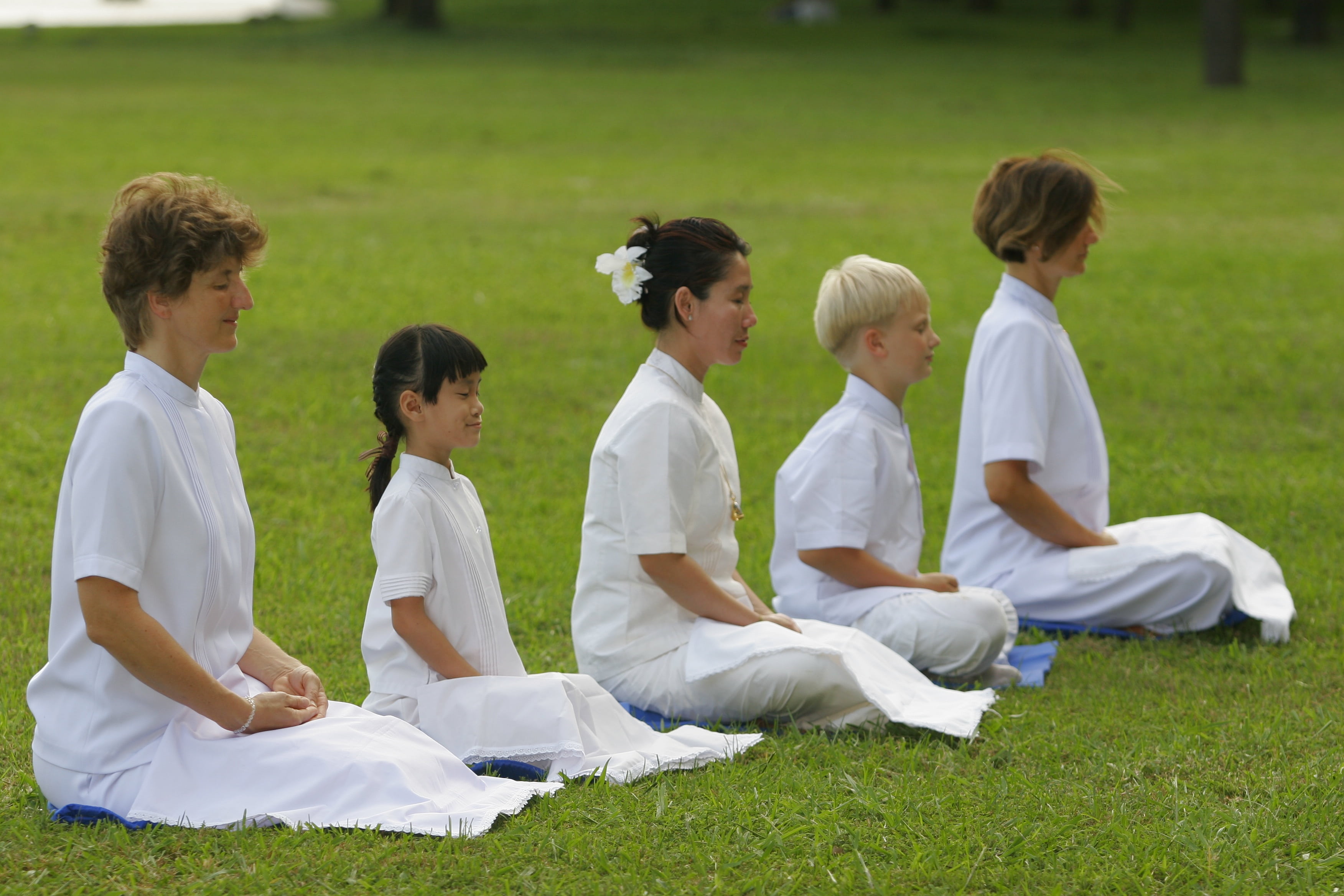 land, nature, family, outdoors, child, wat, boys, women, sport, field, people, phra dhammakaya, green color, day, grass, group of people, buddhism, temple, HD Wallpaper