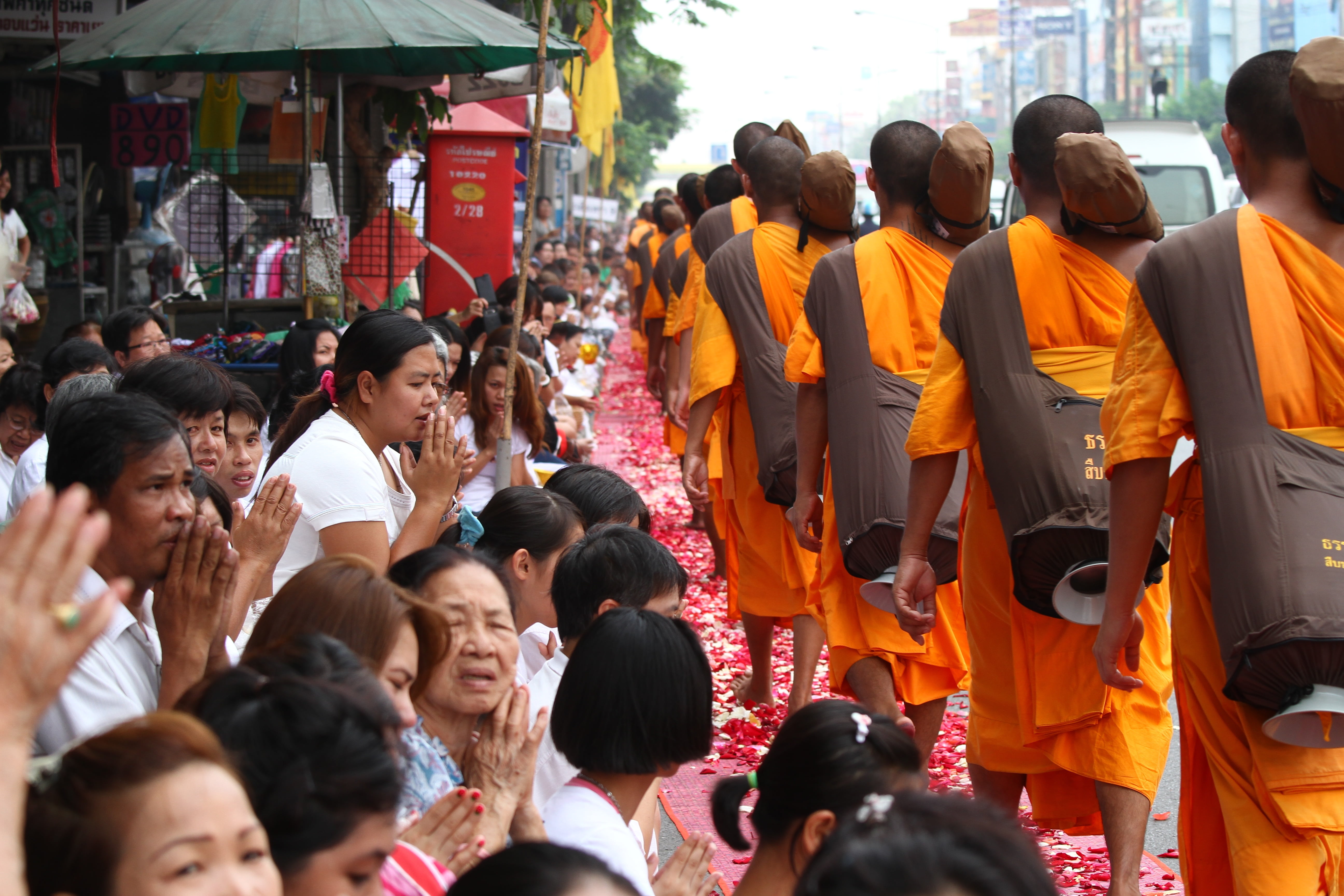 more than, dhammakaya pagoda, monks, women, temple, day, gold, lifestyles, thai, robes, million, buddhists, spirituality, wat, walk, mixed age range, budhas, HD Wallpaper