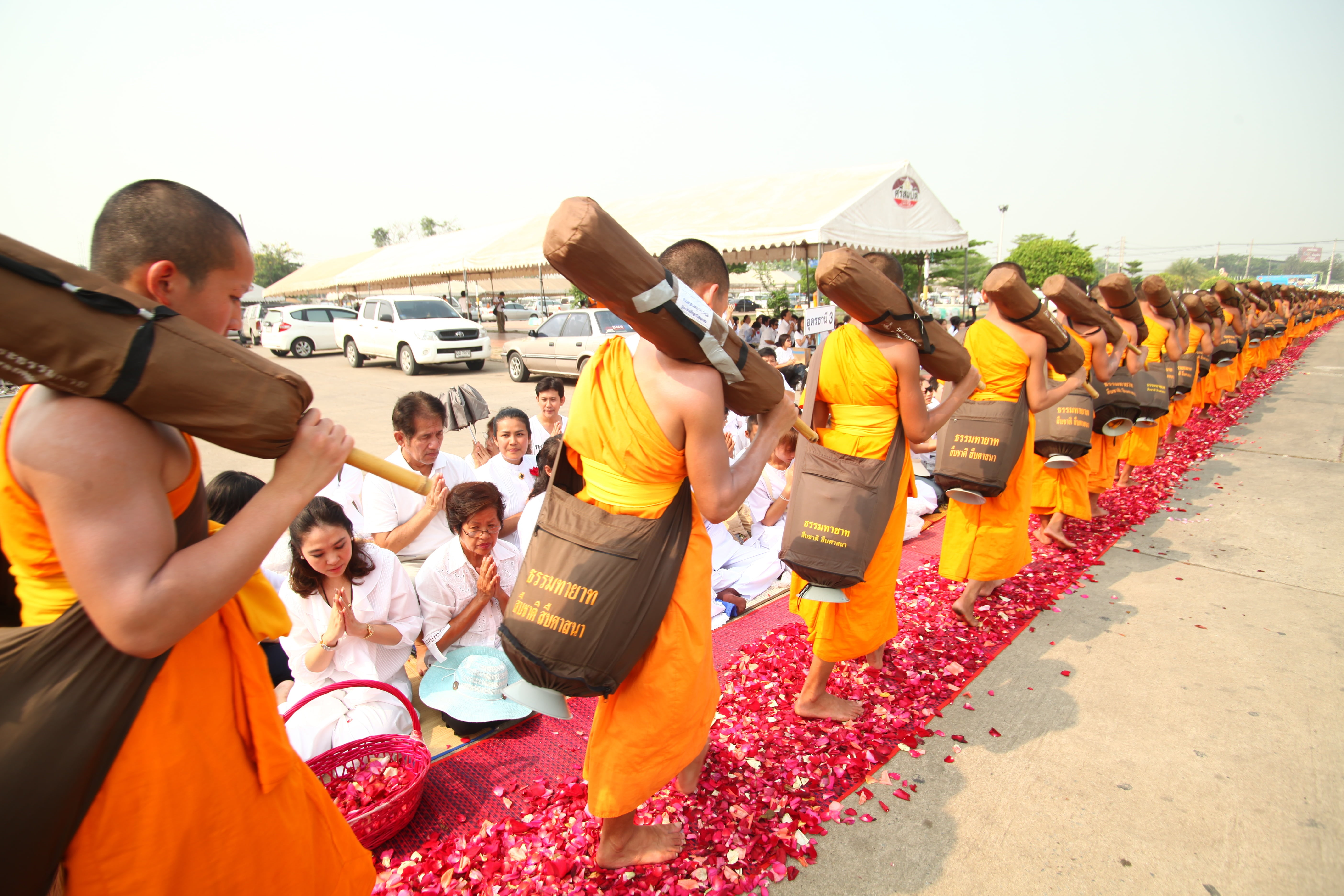 million, festival, temple, monks, group of people, men, sport, robes, large group of people, walk, buddhists, males, dhammakaya pagoda, rose petals, event, HD Wallpaper