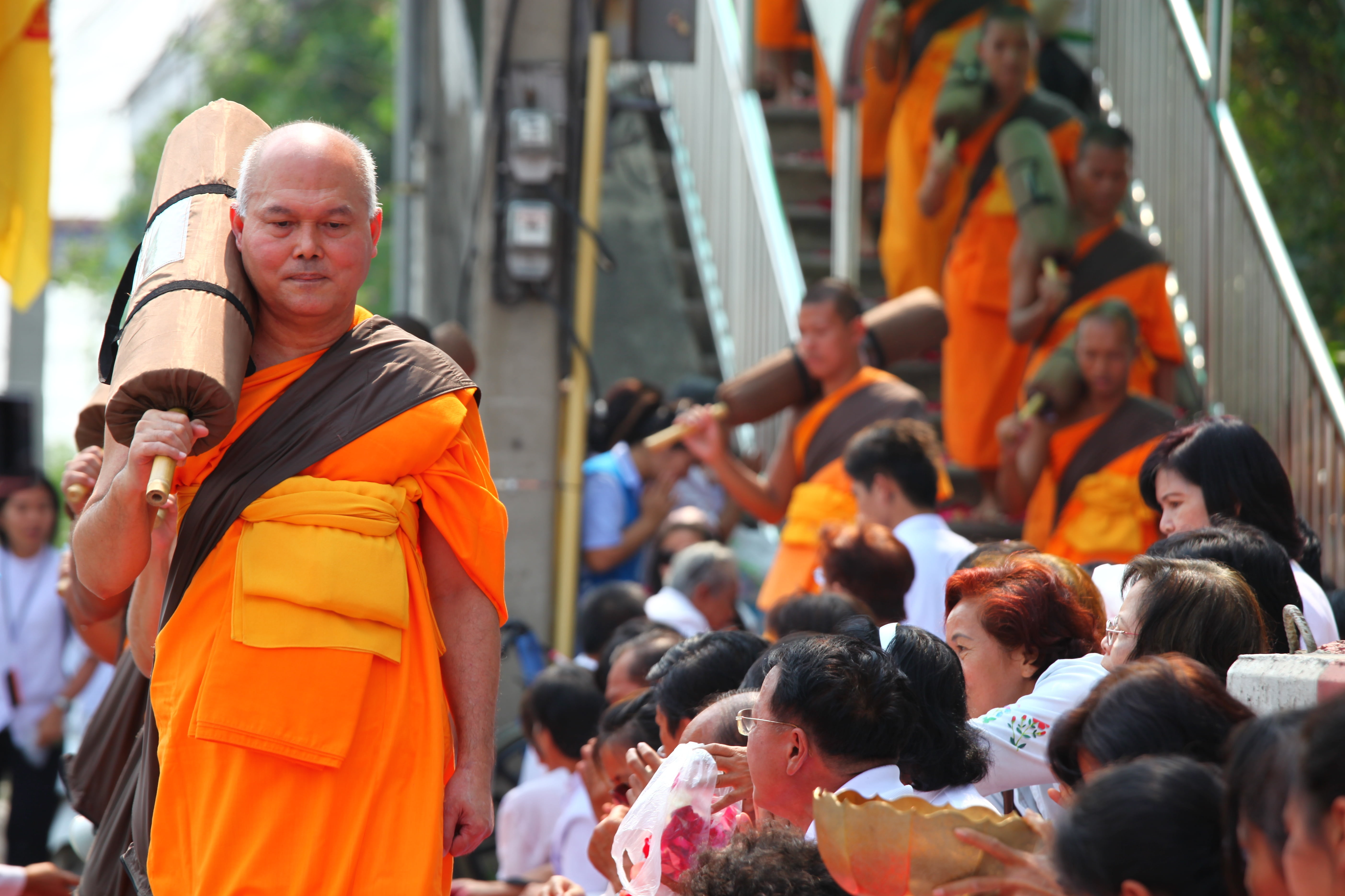 walk, reflective clothing, 5K, crowd, wat, thailand, orange color, group of people, clothing, thai, budhas, real people, transportation, city, temple, HD Wallpaper