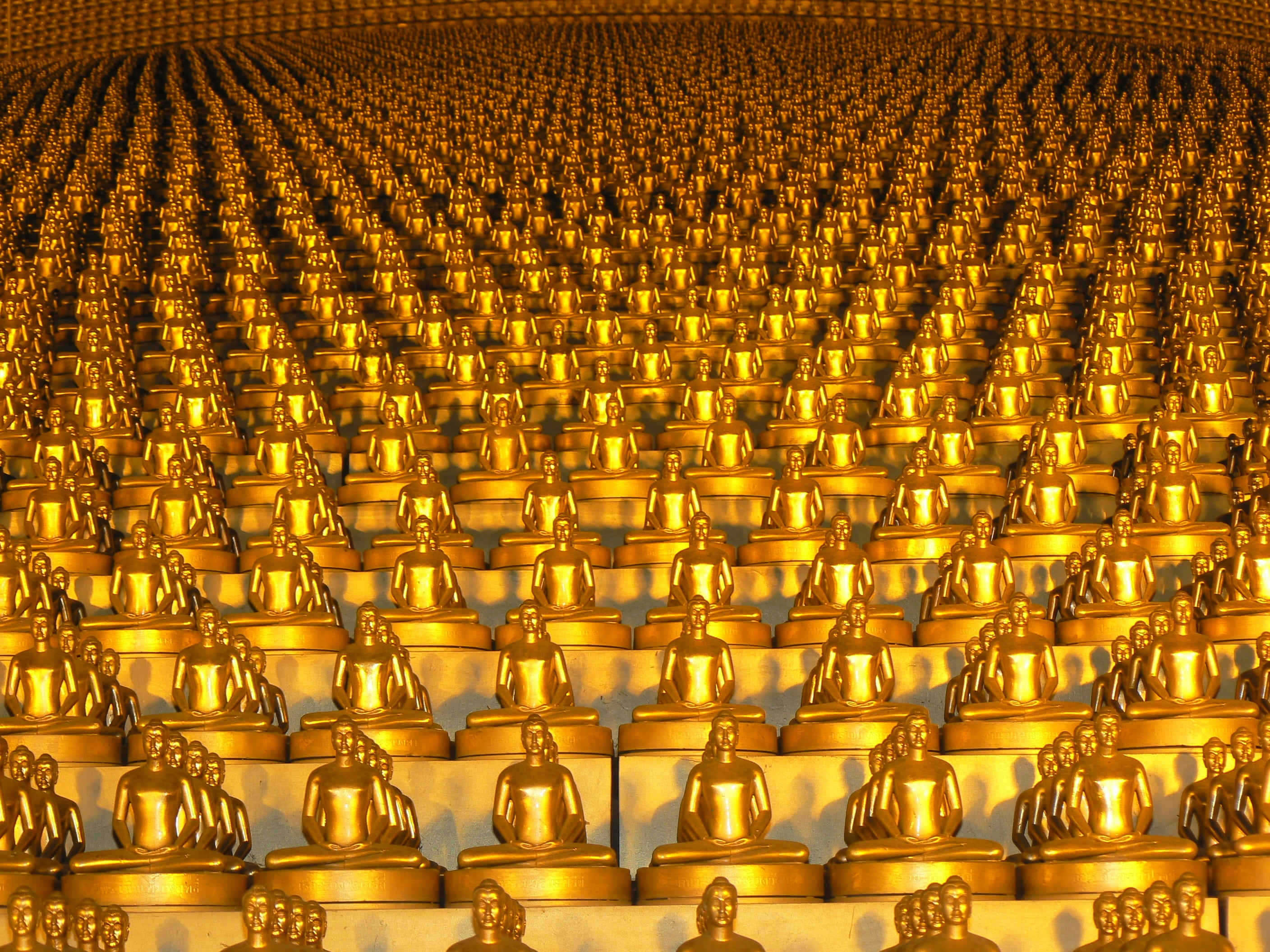 phra dhammakaya, abundance, pattern, large group of objects, dhammakaya movement, spirituality, thai, side by side, temple, backgrounds, 2K, gold colored, HD Wallpaper