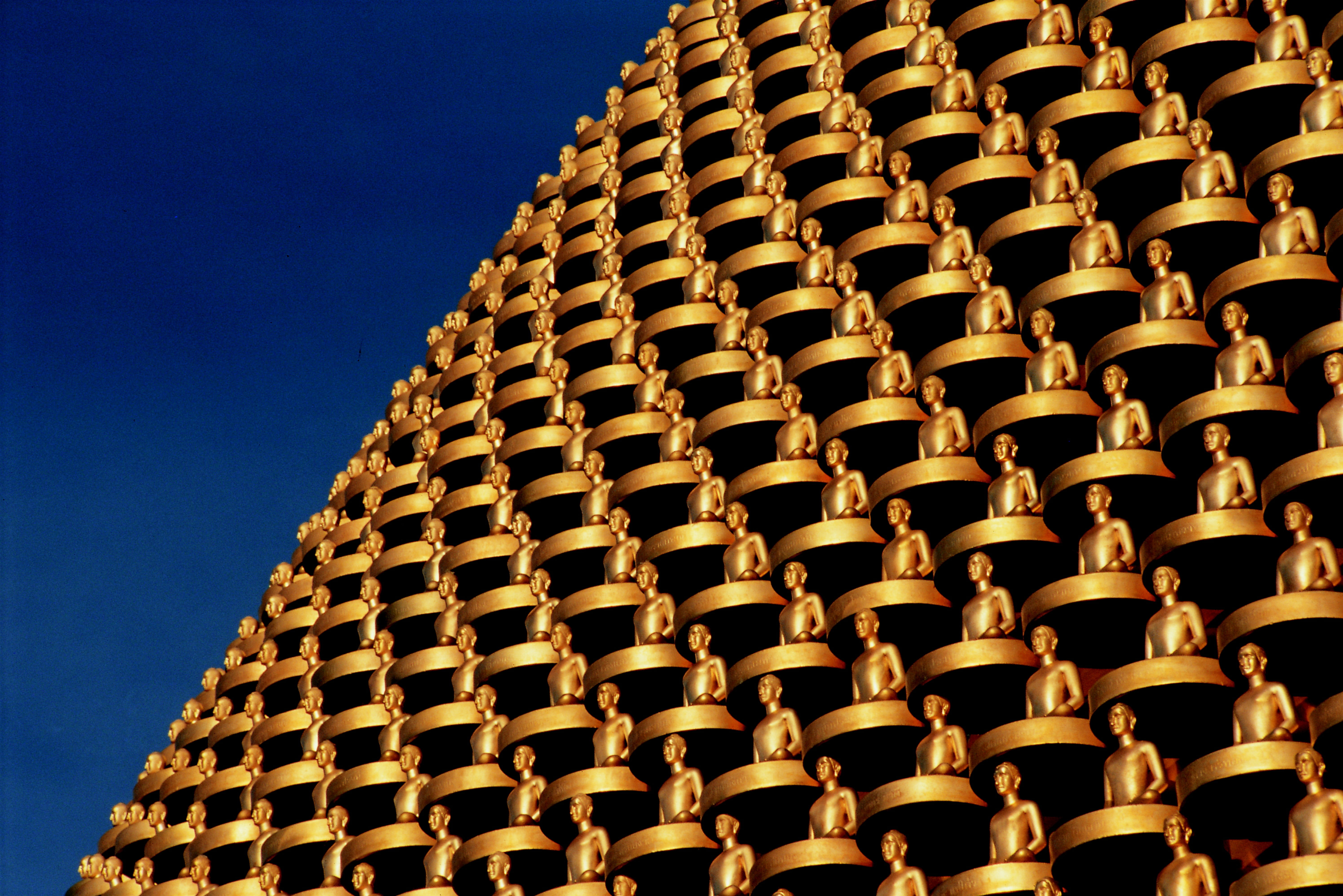 statues, 5K, full frame, thai, building exterior, day, sunlight, outdoors, thailand, buddha, building, gold, sphere, dhammakaya movement, pagoda, phra dhammakaya, HD Wallpaper