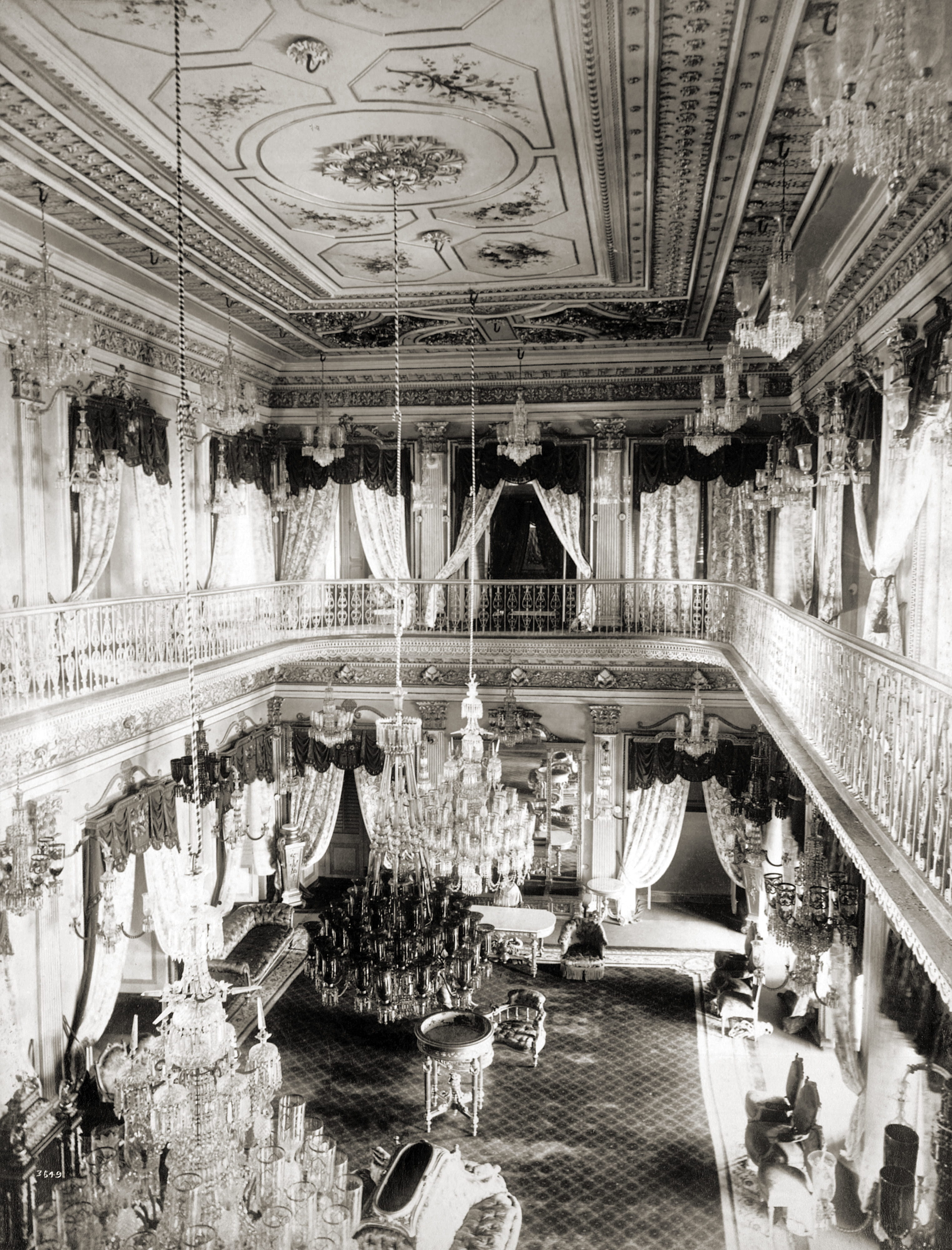 Hyderabad, chair, luxury, india, room, Palace, chowmahela, incidental people, 4K, absence, business, day, table, seat, reflection, drawing, photos, interior, Phone HD Wallpaper